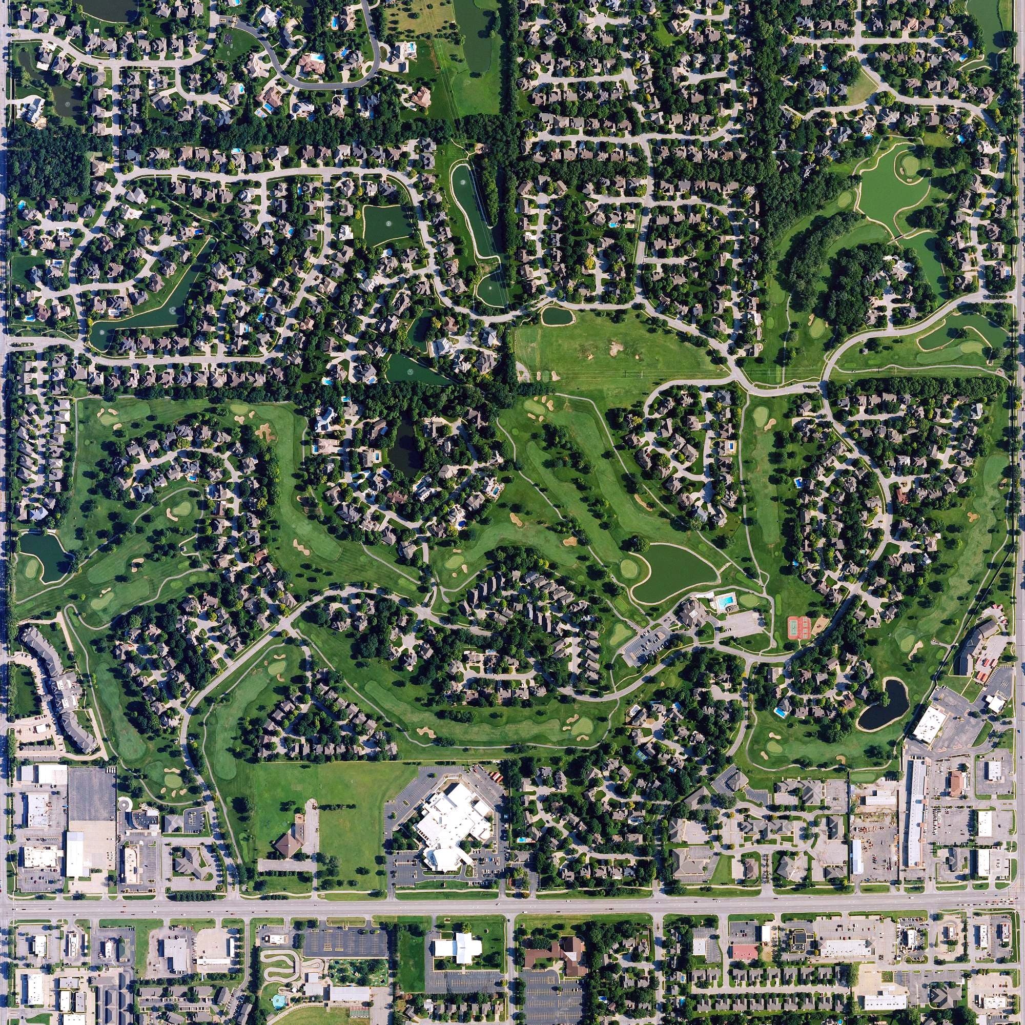 Aerial view of Reflection Ridge Golf Club, KS, with its hole routing marked