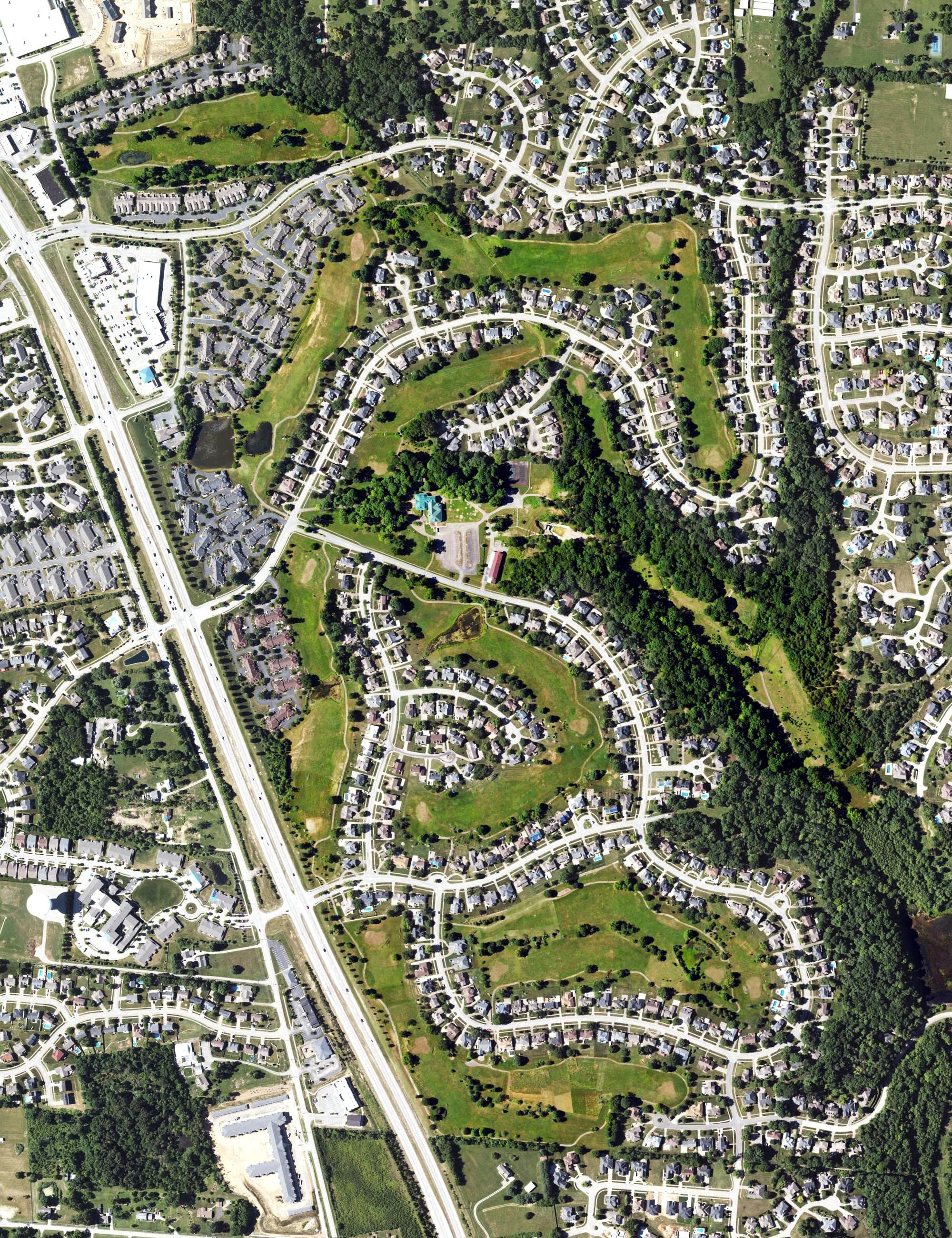 Aerial view of Glenmary Country Club, KY, with its hole routing marked