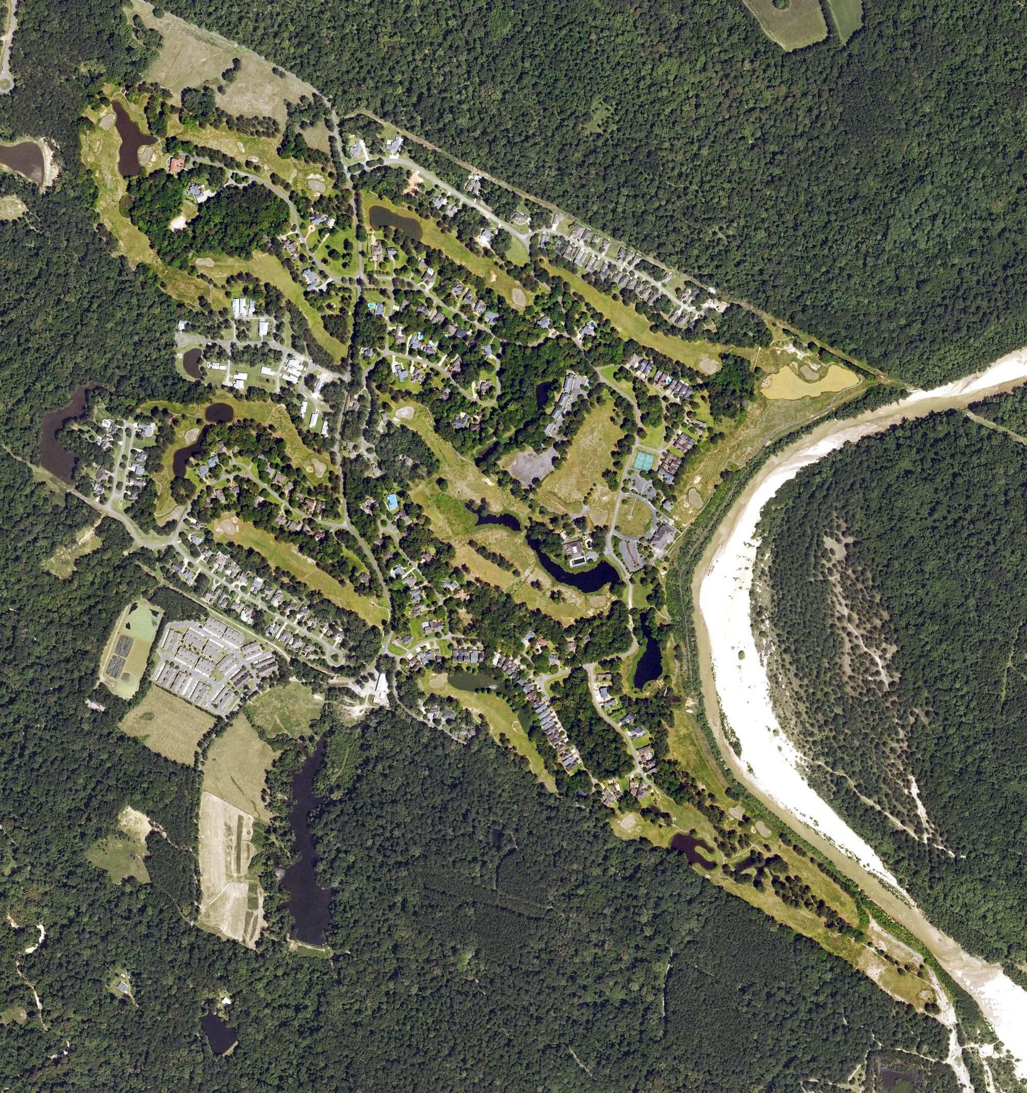 Aerial view of The Bluffs on Thompson Creek, LA, with its hole routing marked