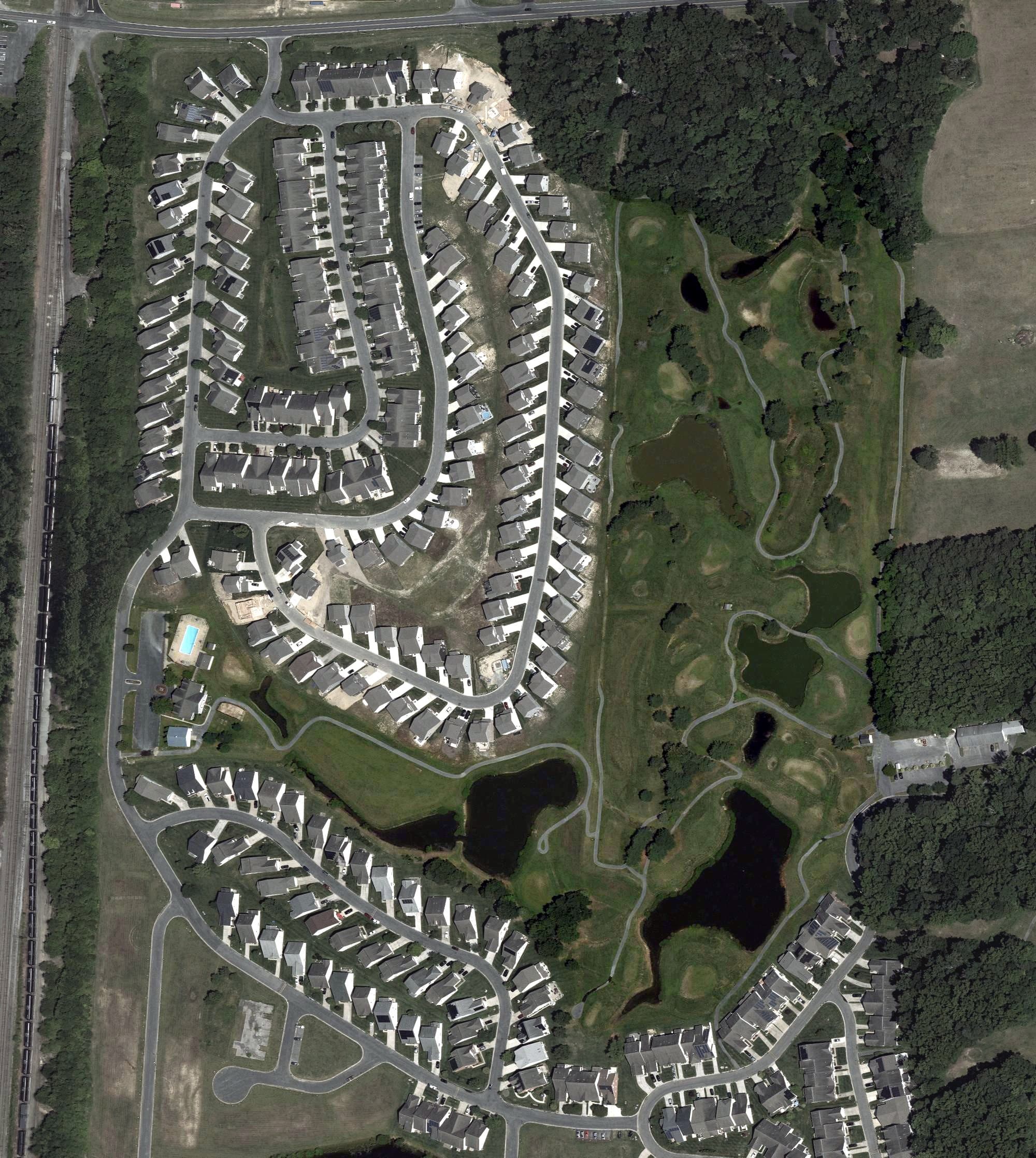 Aerial view of Wood Creek Golf Links, MD, with its hole routing marked