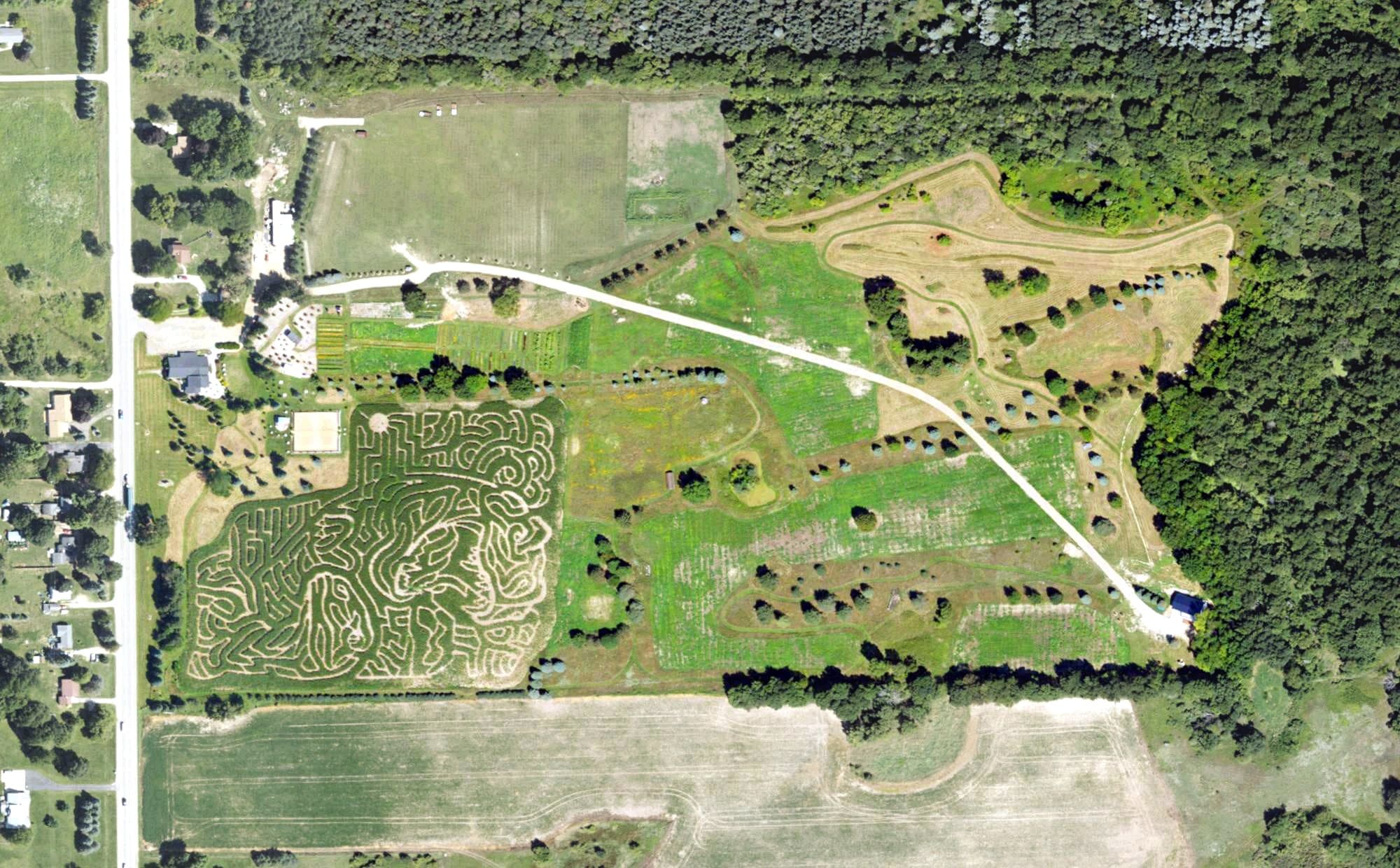 Aerial view of Bennington Golf Club, MI, with its hole routing marked