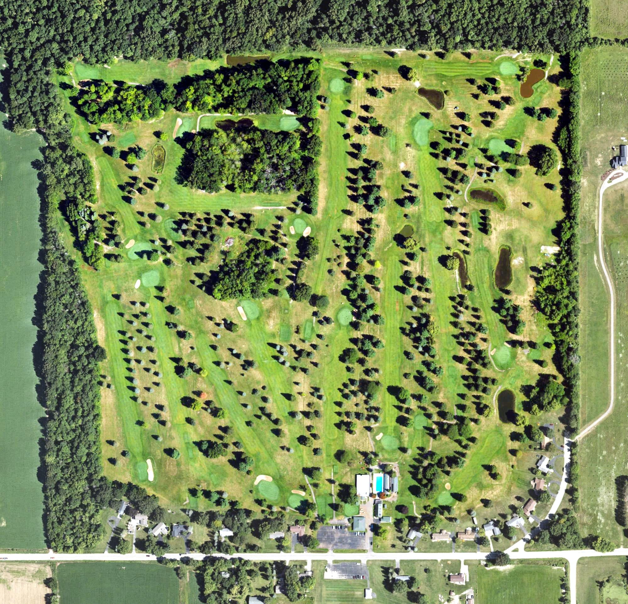 Aerial view of Grand Ledge Country Club, MI, with its hole routing marked