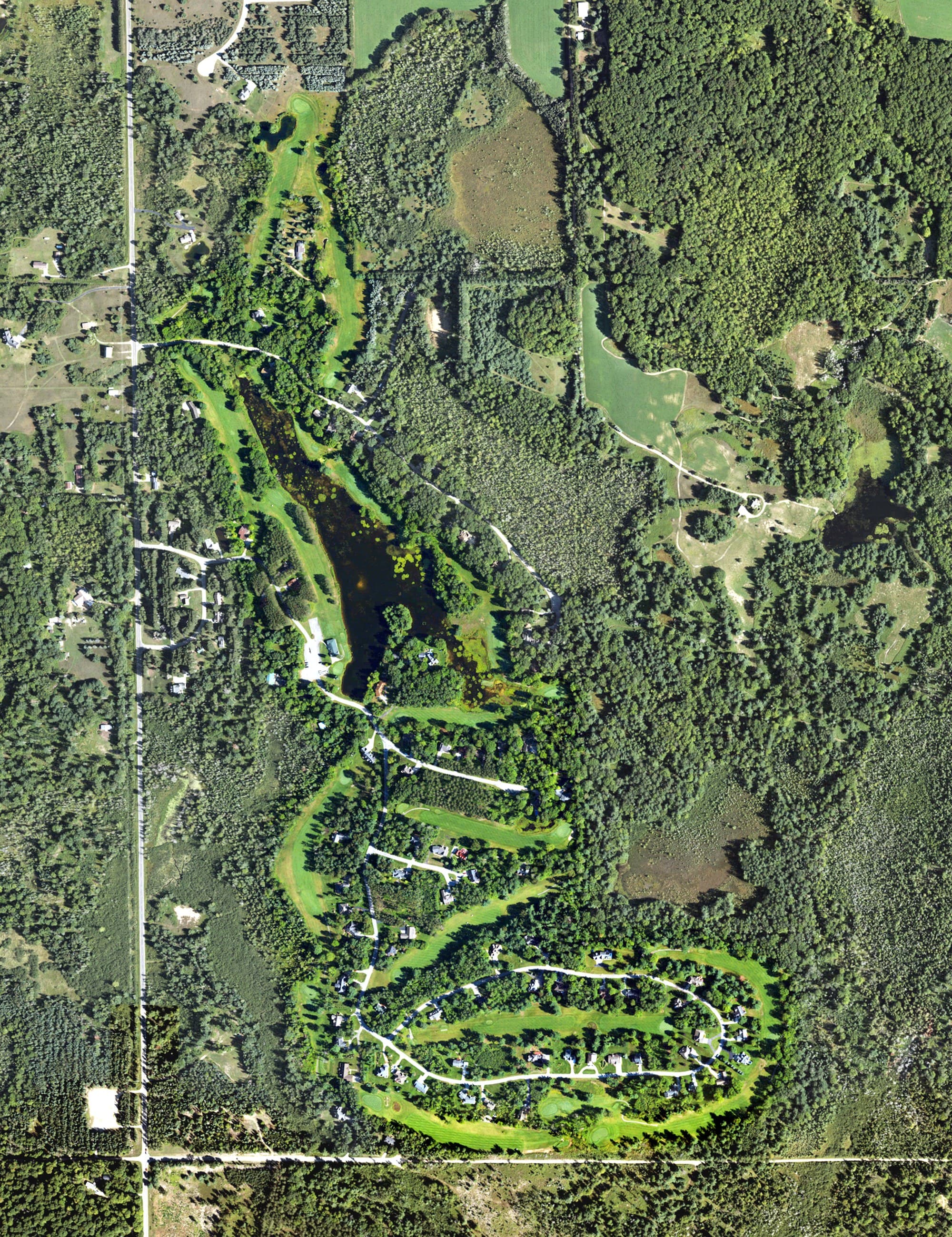 Aerial view of Lakewood on the Green, MI, with its hole routing marked