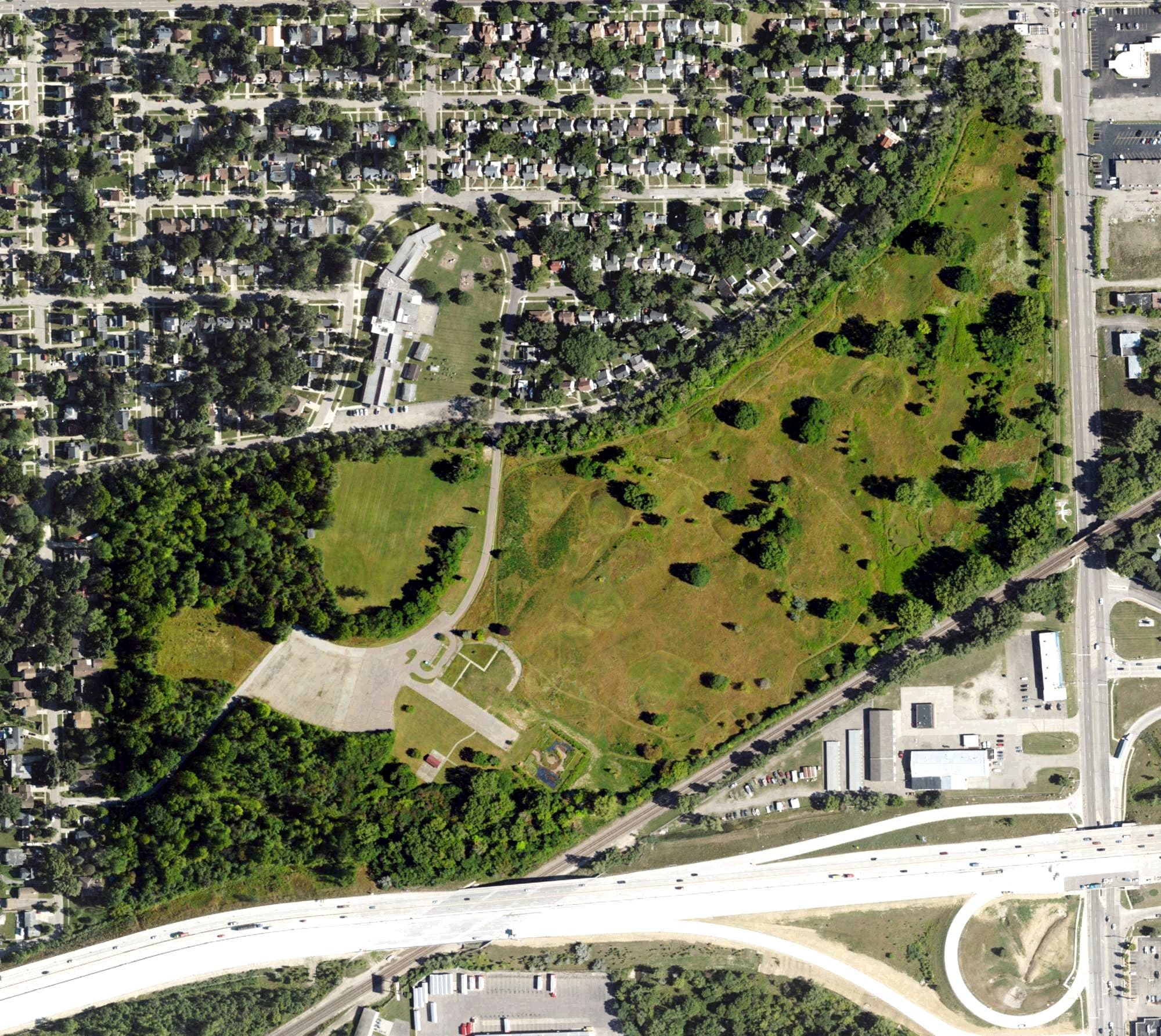 Aerial view of Pierce Park Golf & Events, MI, with its hole routing marked