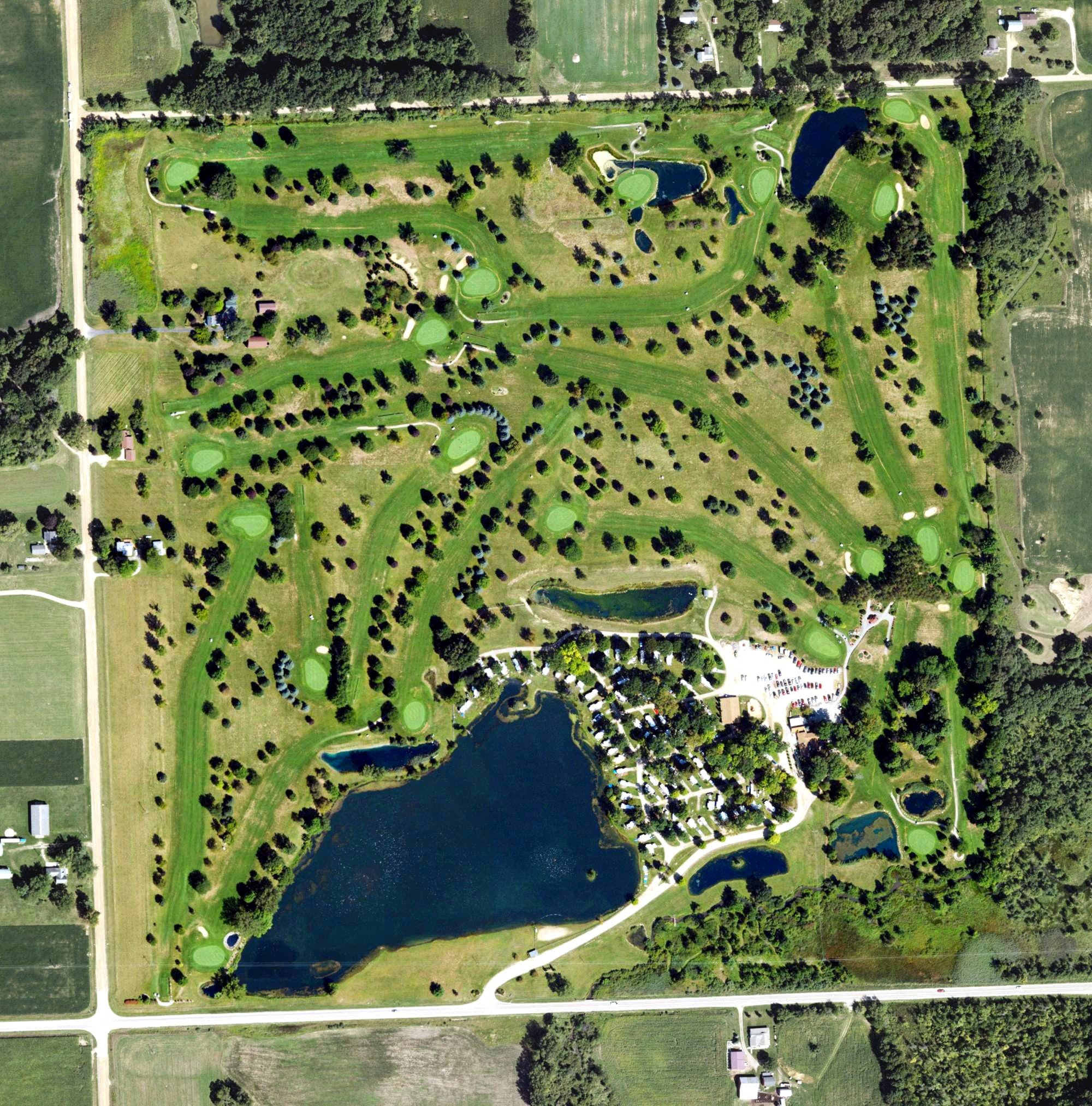 Aerial view of Washakie Golf and RV Resort, MI, with its hole routing marked
