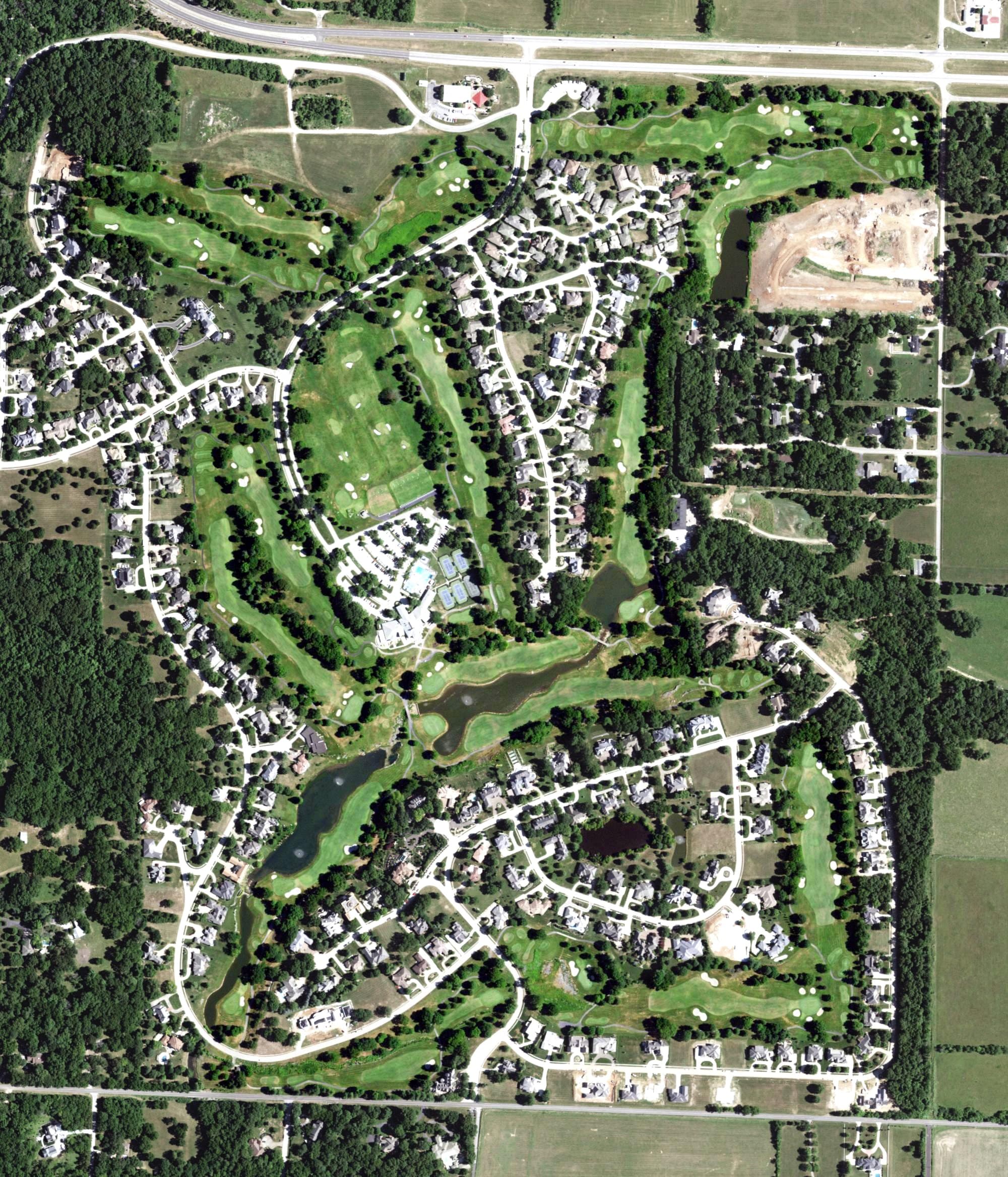 Aerial view of Highland Springs Country Club, MO, with its hole routing marked