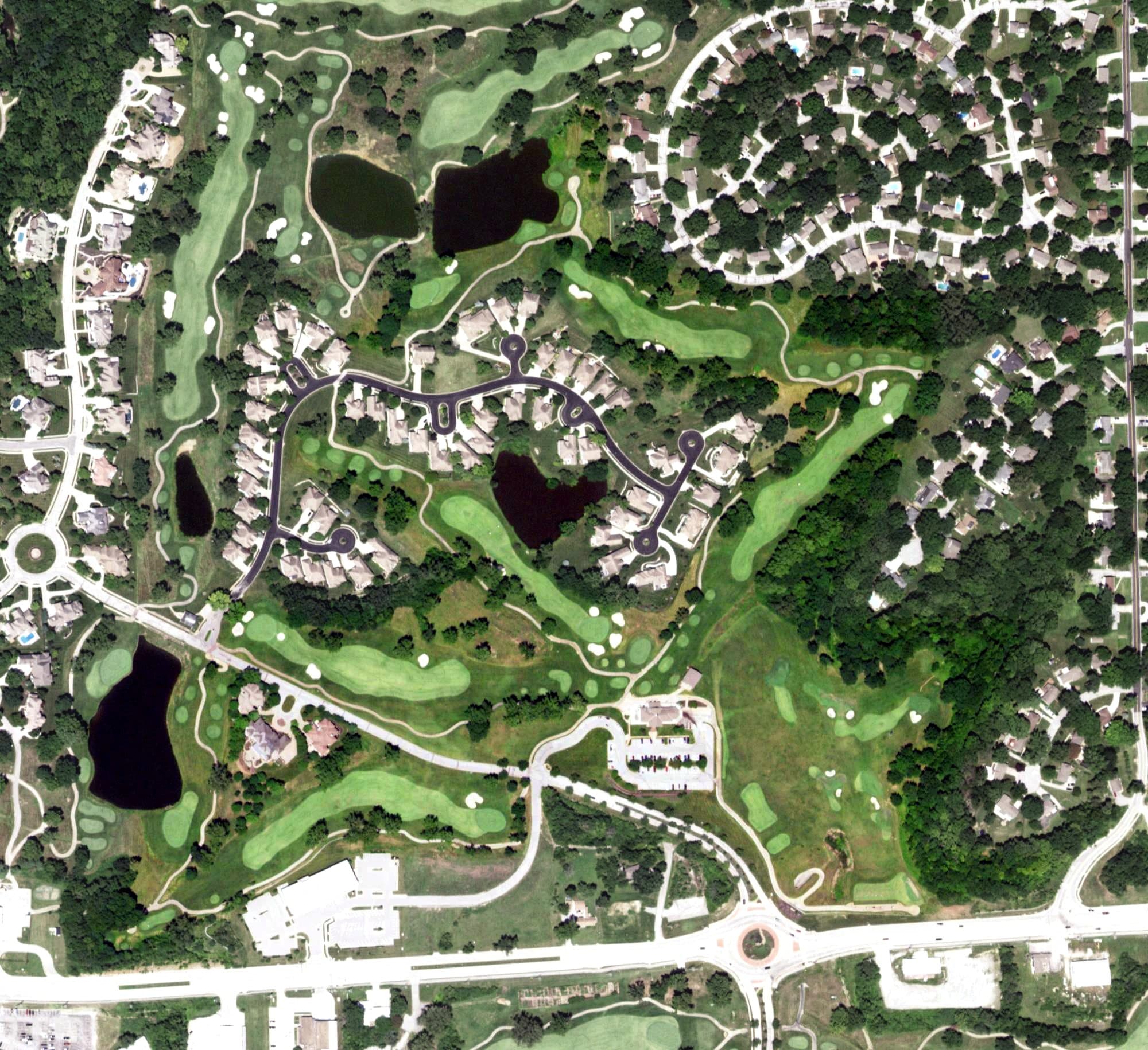 Aerial view of The Duece at the National, MO, with its hole routing marked