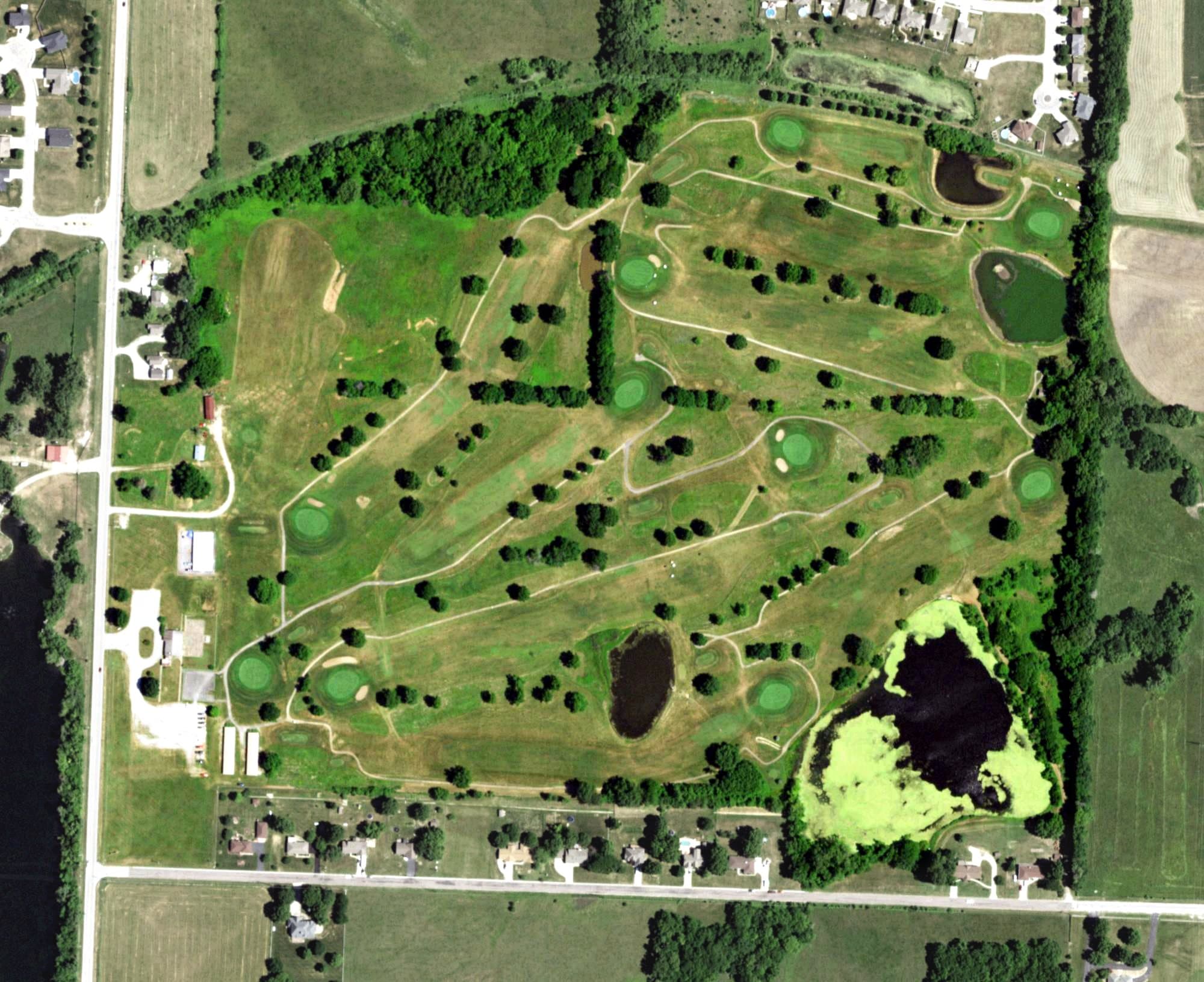 Aerial view of Twin Pines Country Club, MO, with its hole routing marked