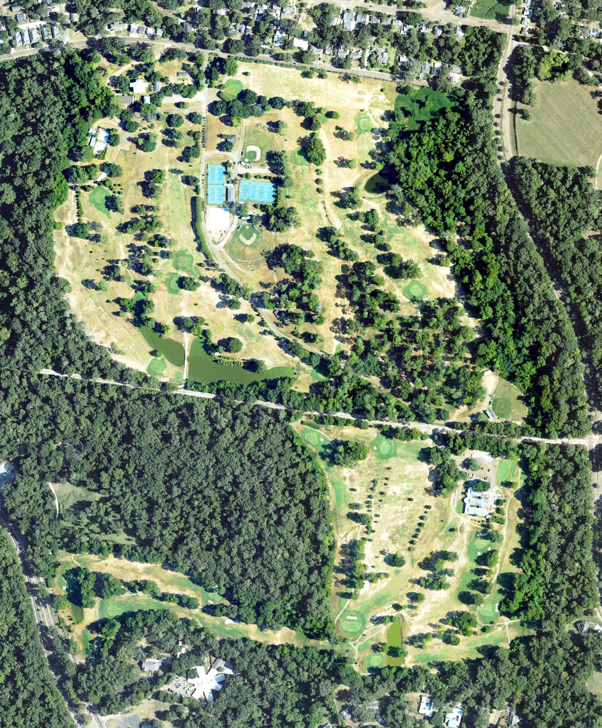 Aerial view of Duncan Park Golf, MS, with its hole routing marked