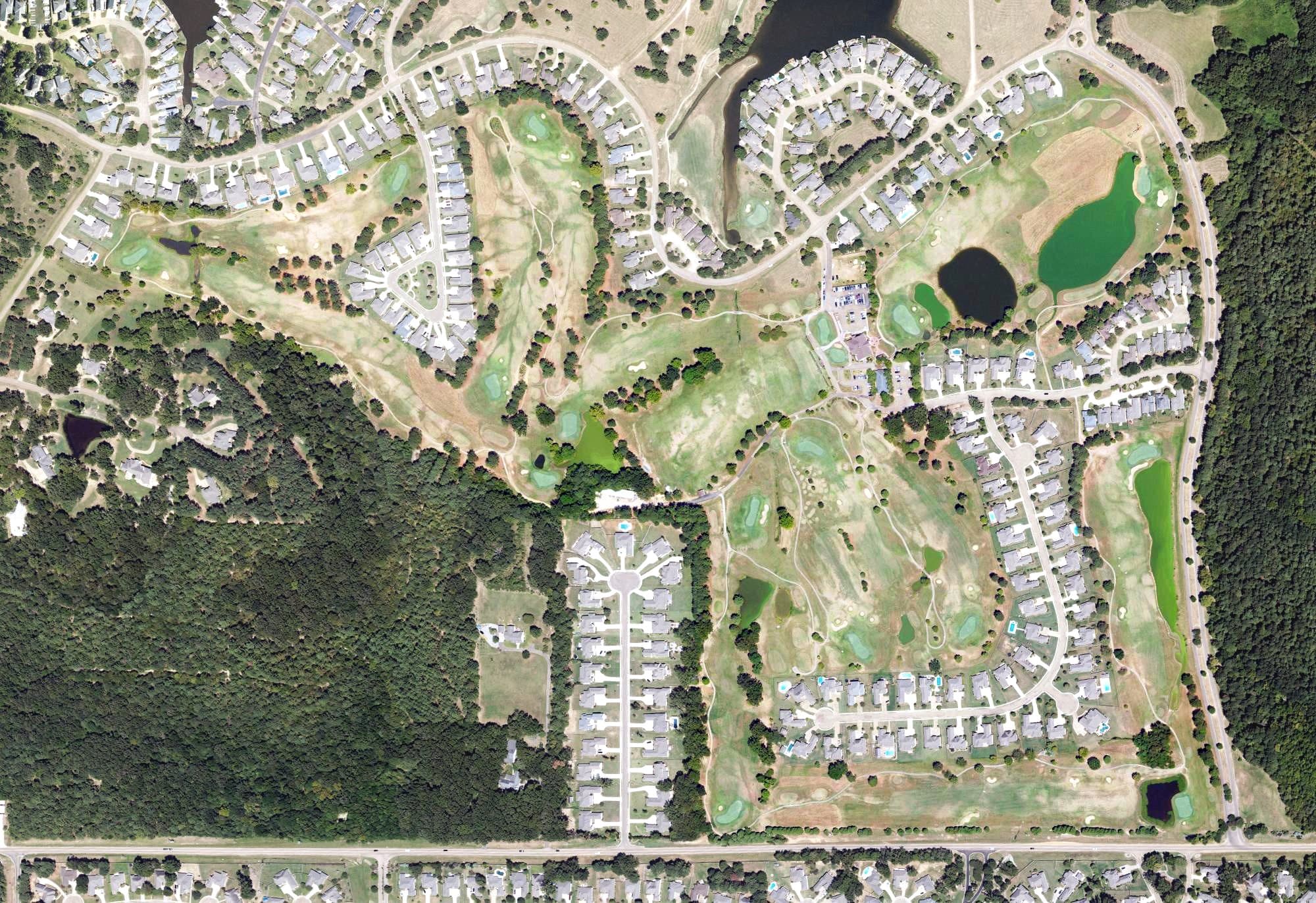 Aerial view of Lake Caroline Golf Club, MS, with its hole routing marked