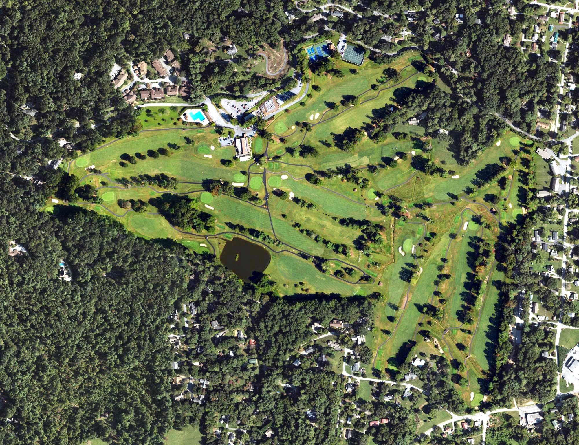 Aerial view of Hendersonville Country Club, NC, with its hole routing marked