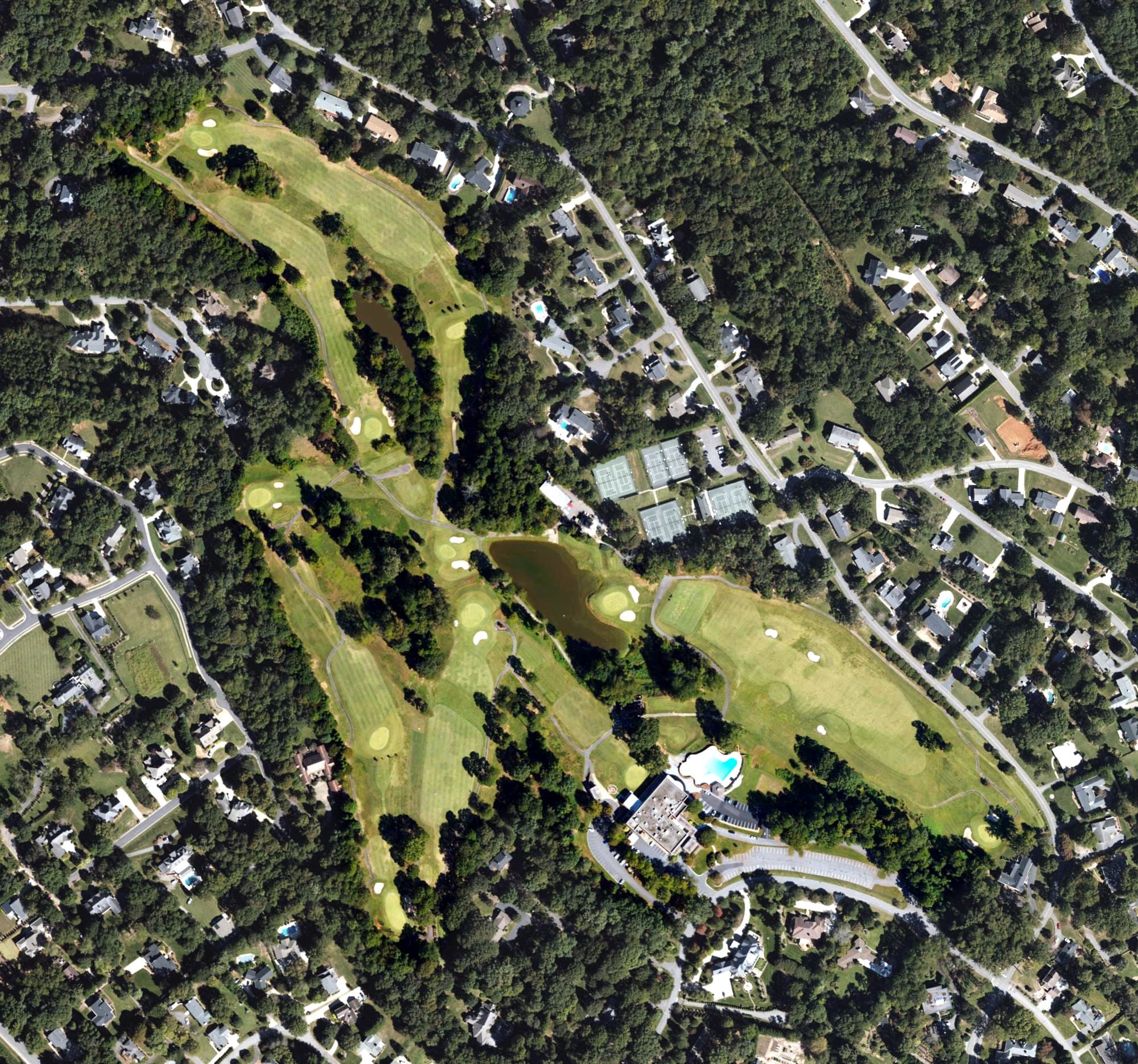 Aerial view of Lake Hickory Country Club, NC, with its hole routing marked