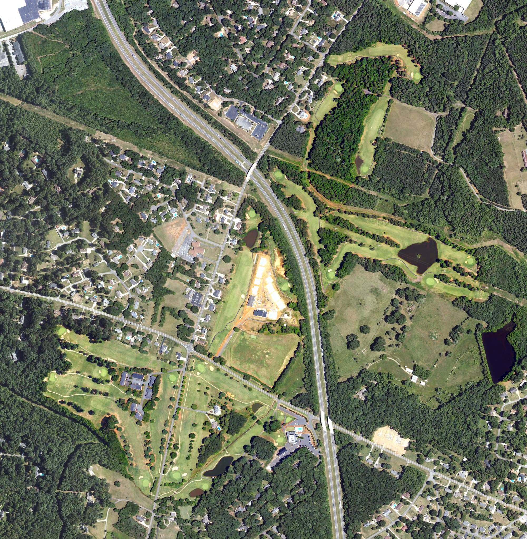 Aerial view of Lincoln Country Club, NC, with its hole routing marked