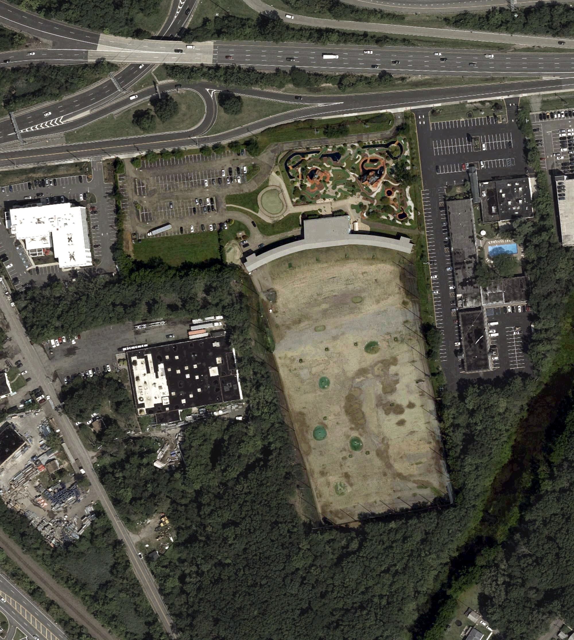 Aerial view of Willowbrook Golf Center, NJ, with its hole routing marked