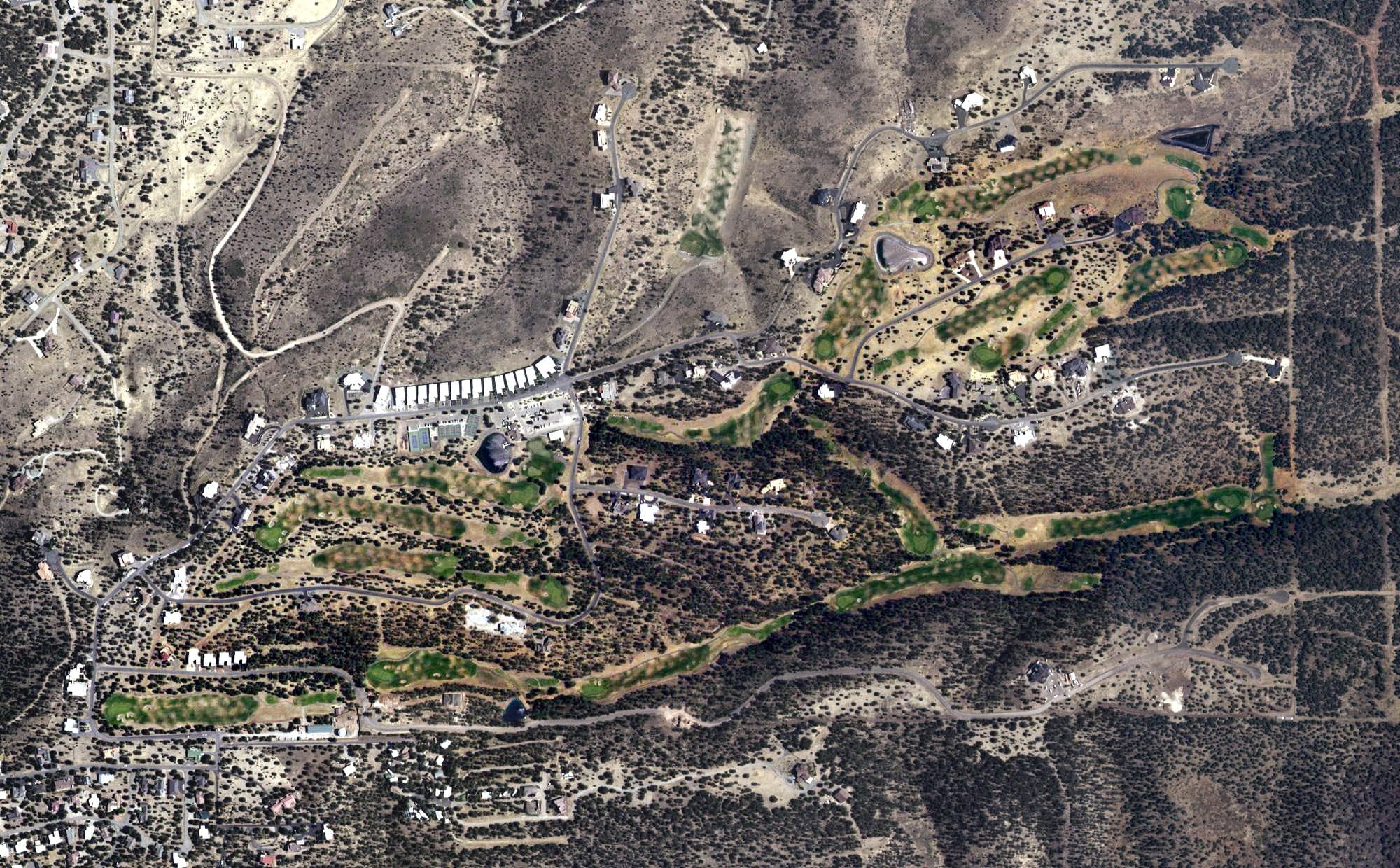 Aerial view of The Outlaw at Alto Lakes, NM, with its hole routing marked