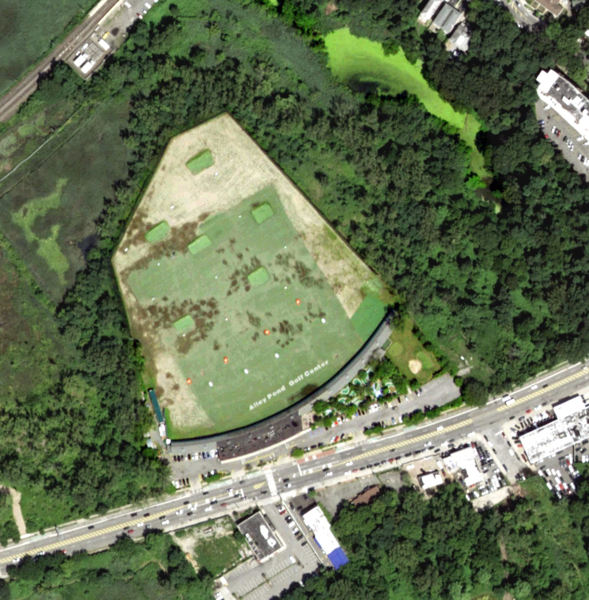 Aerial view of Alley Pond Golf Center, NY, with its hole routing marked