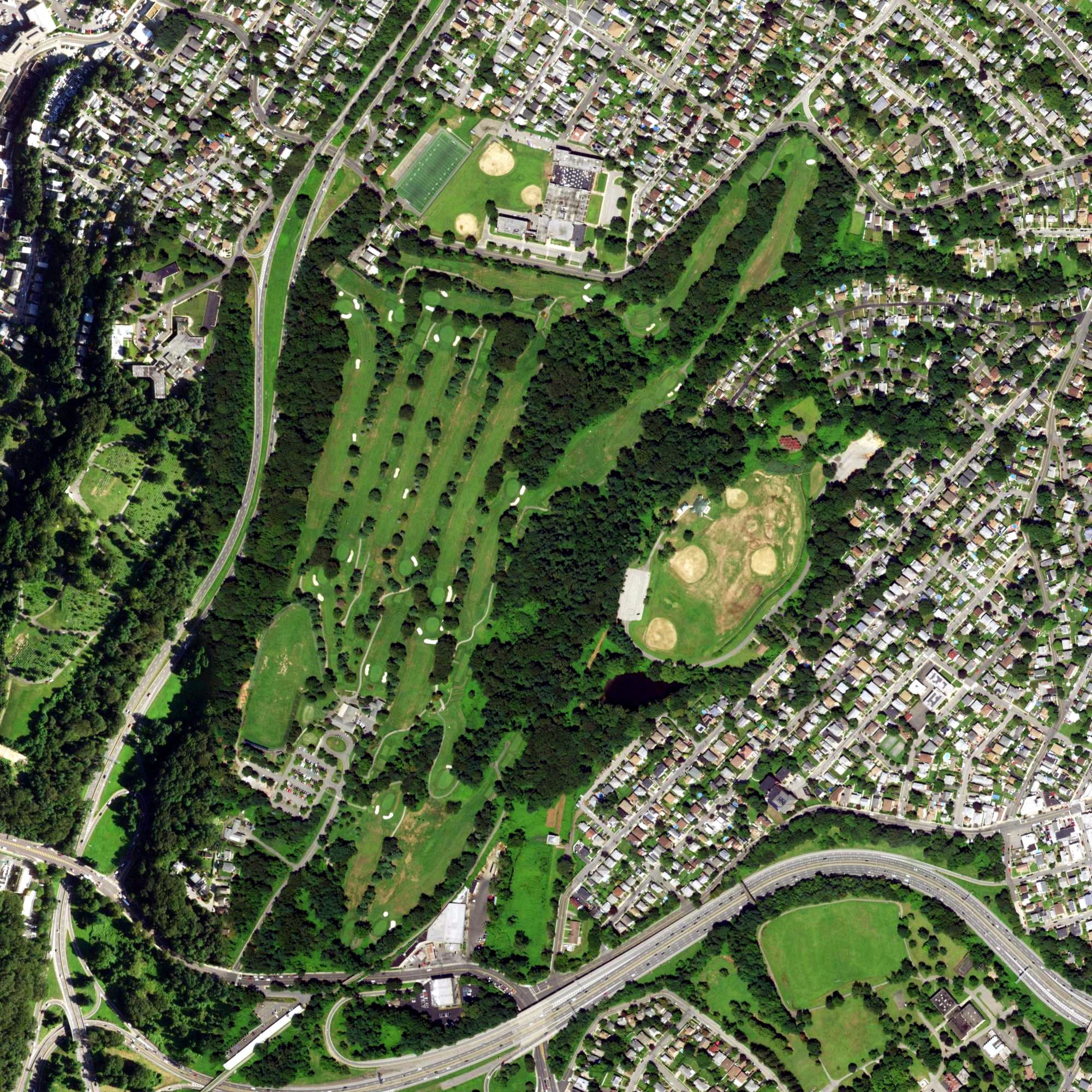 Aerial view of Dunwoodie Golf Course, NY, with its hole routing marked