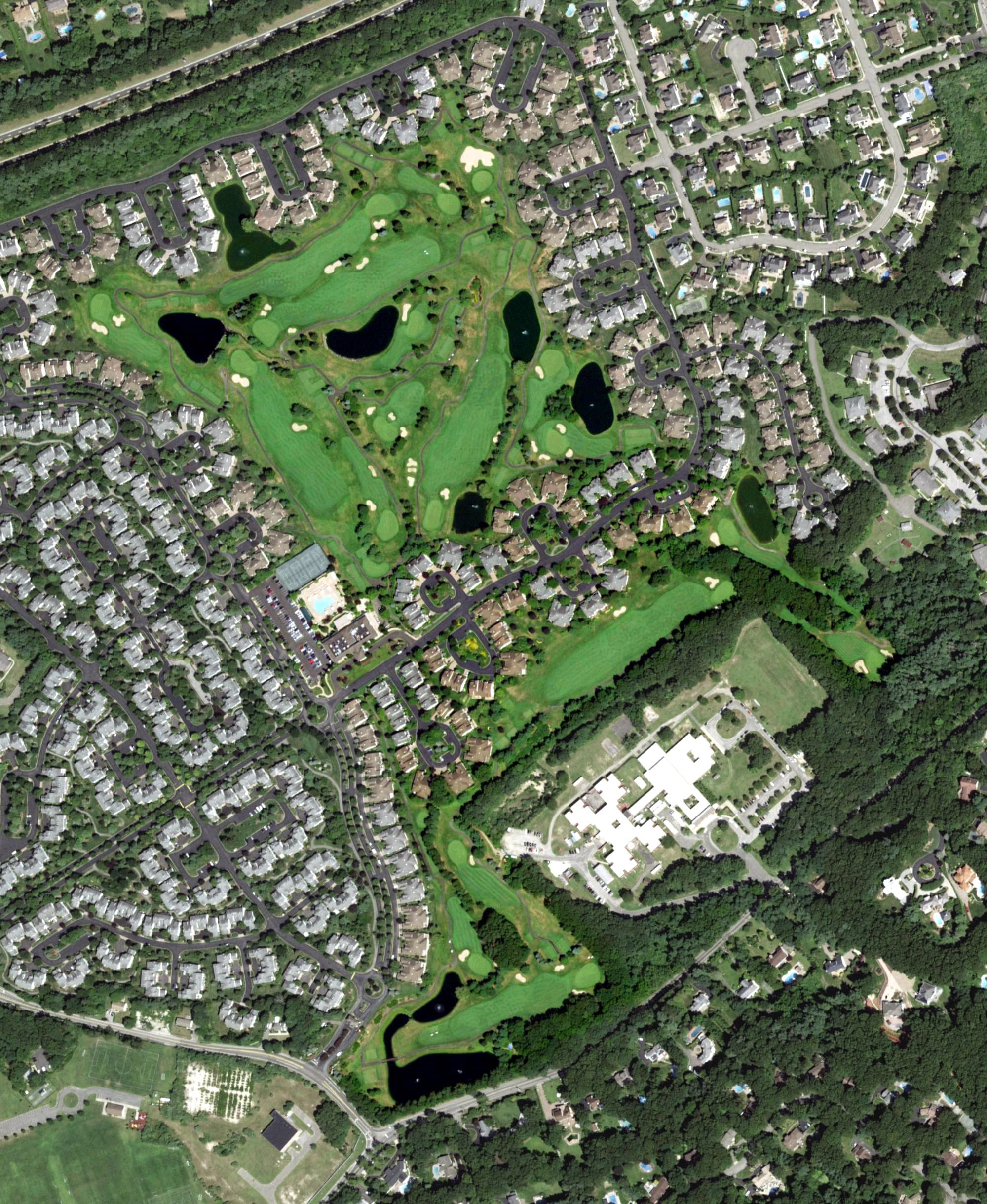 Aerial view of The Greens at Half Hollow, NY, with its hole routing marked