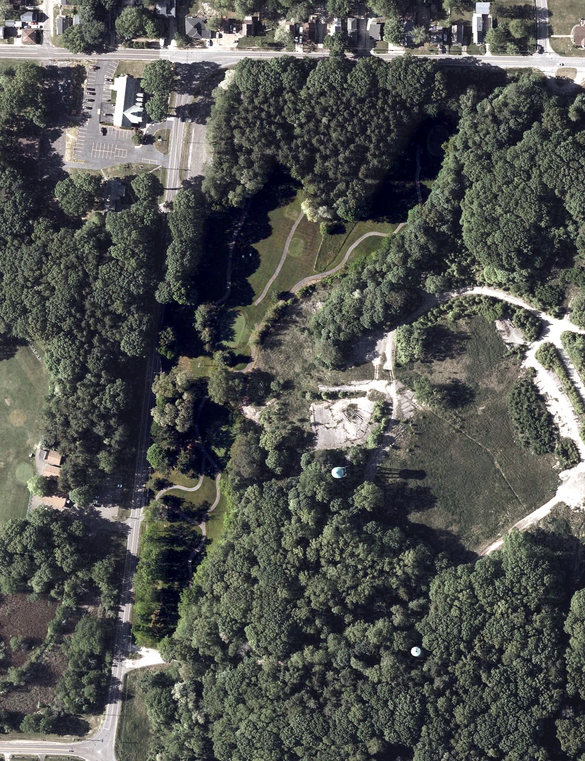Aerial view of Edwin Shaw Challenge Golf Course, OH, with its hole routing marked