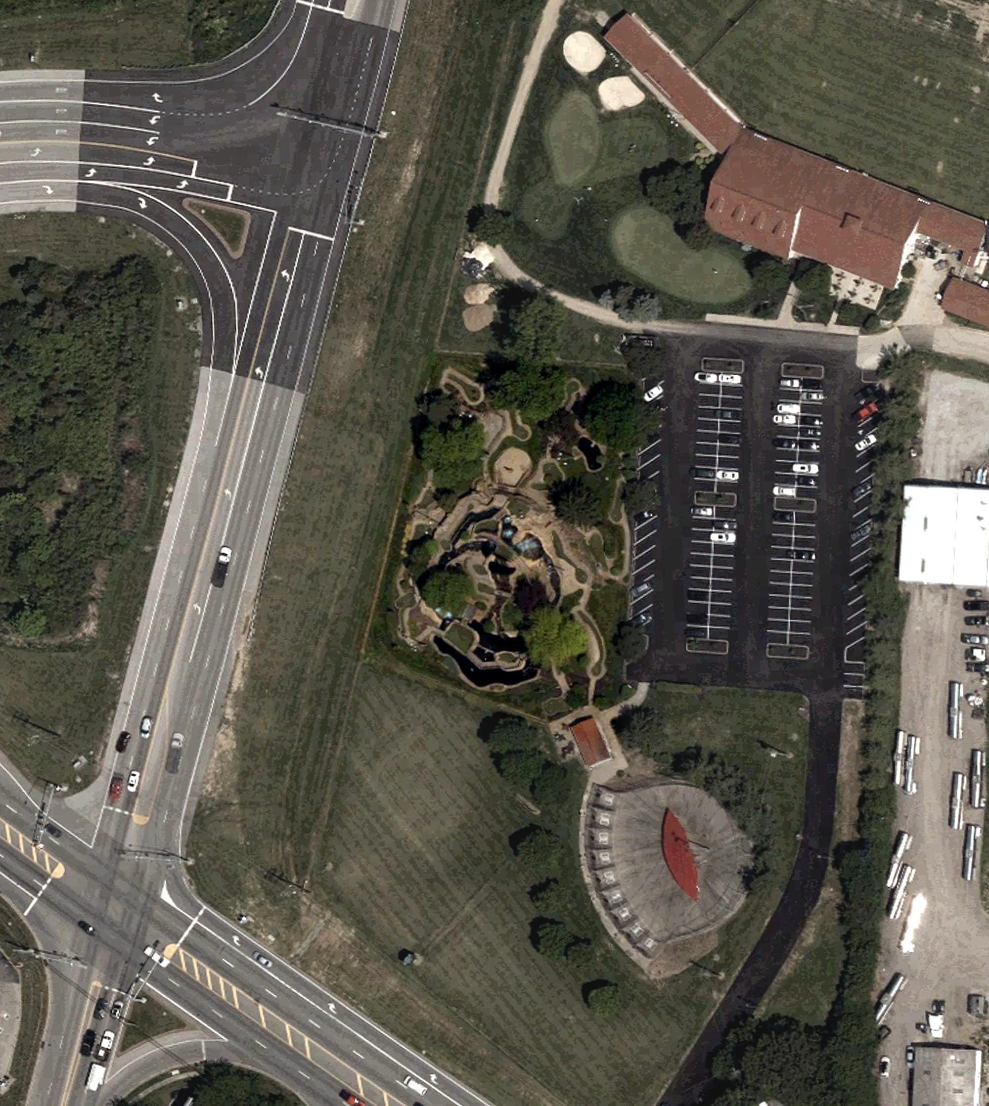 Aerial view of Fairfield Fun Center, OH, with its hole routing marked