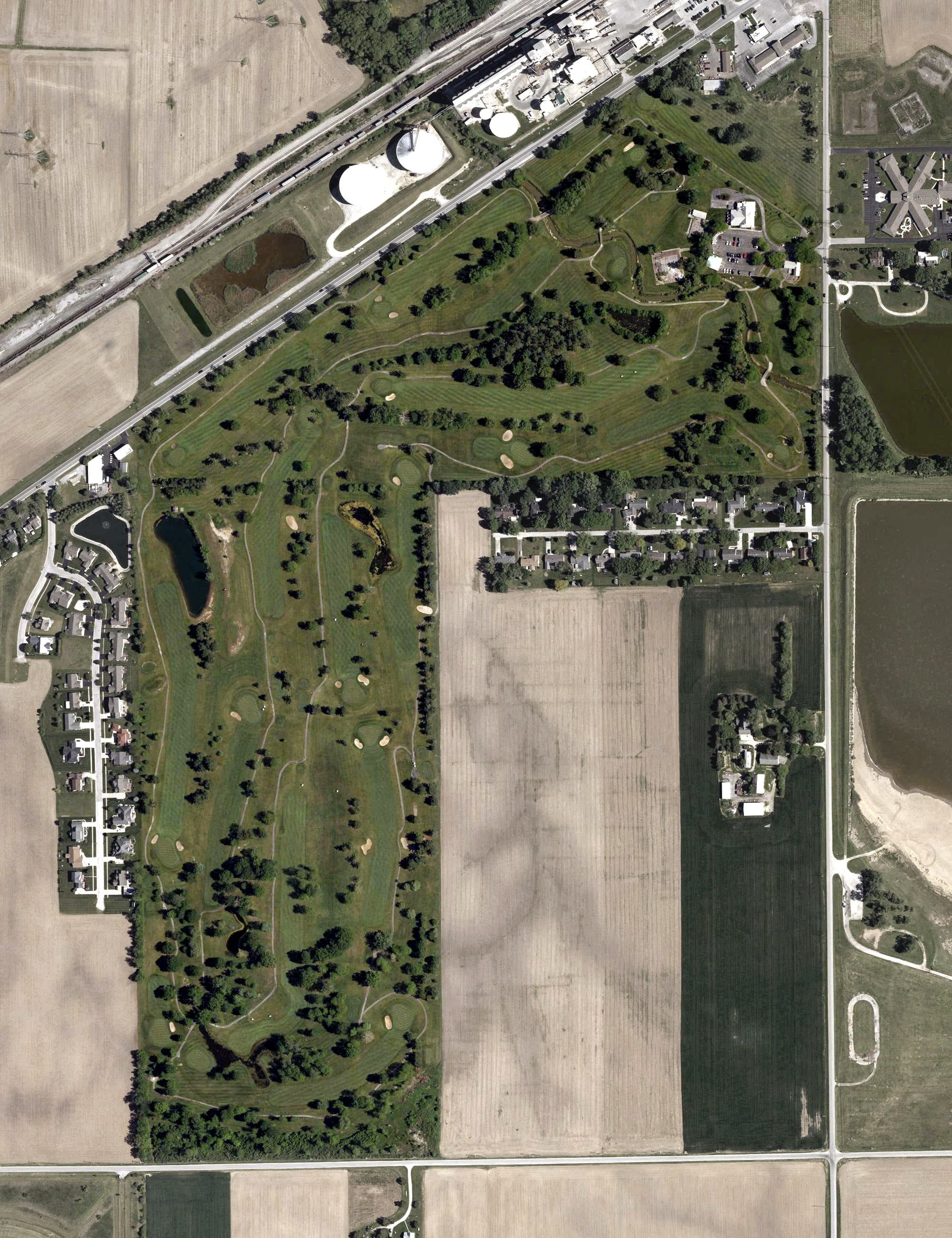 Aerial view of Fostoria Country Club, OH, with its hole routing marked