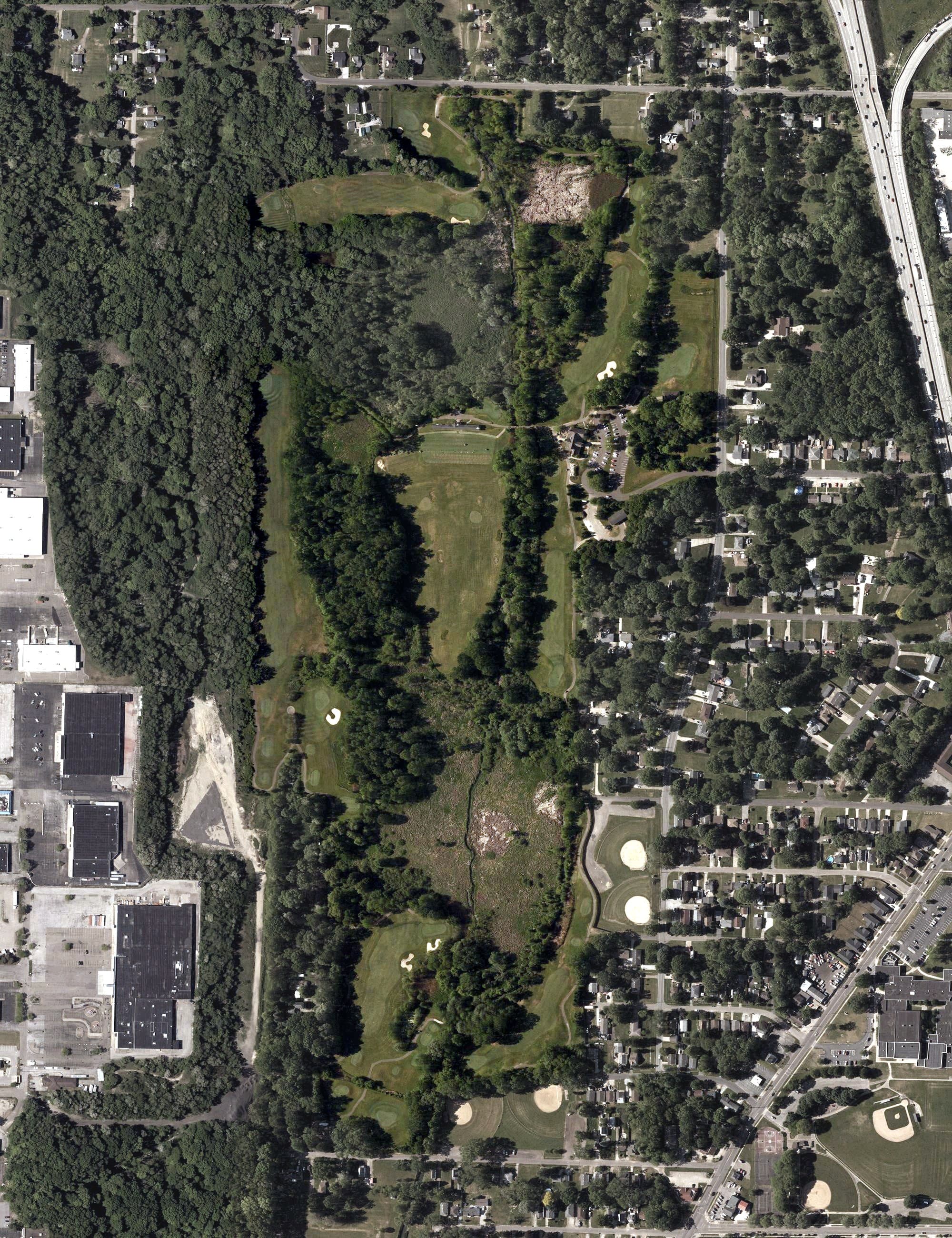 Aerial view of Mud Run Golf Course, OH, with its hole routing marked