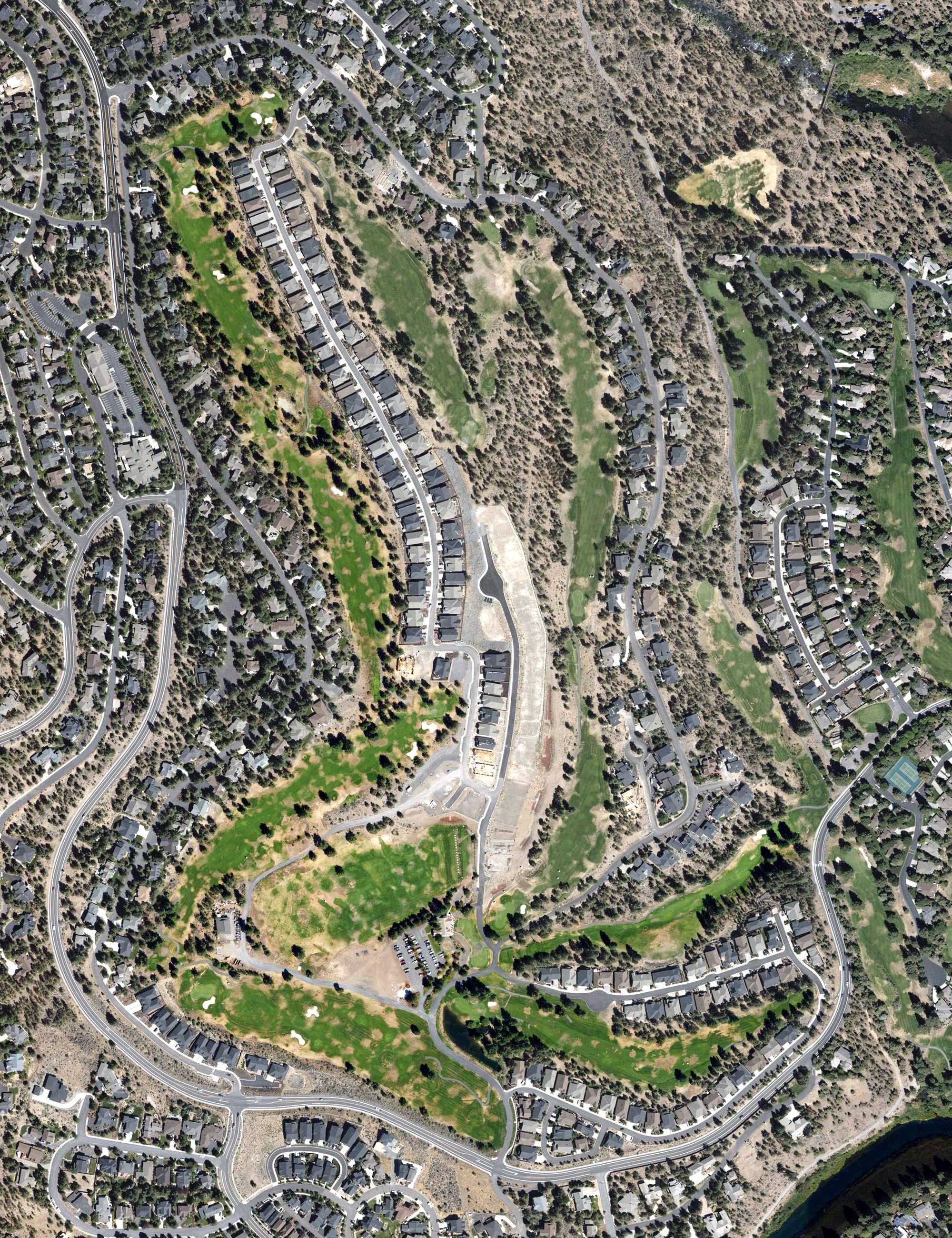 Aerial view of River's Edge Golf Course, OR, with its hole routing marked
