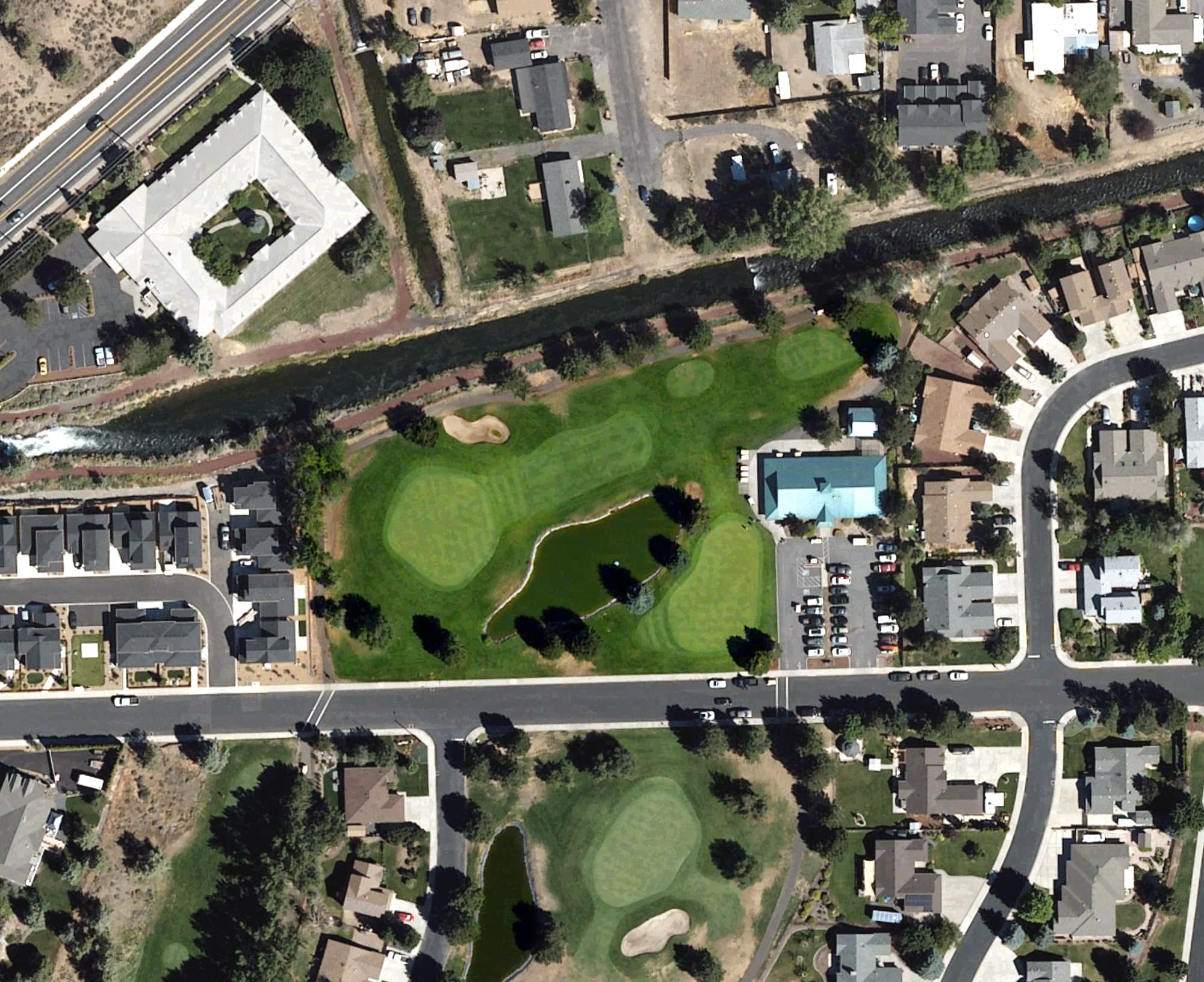 Aerial view of The Greens at Redmond, OR, with its hole routing marked