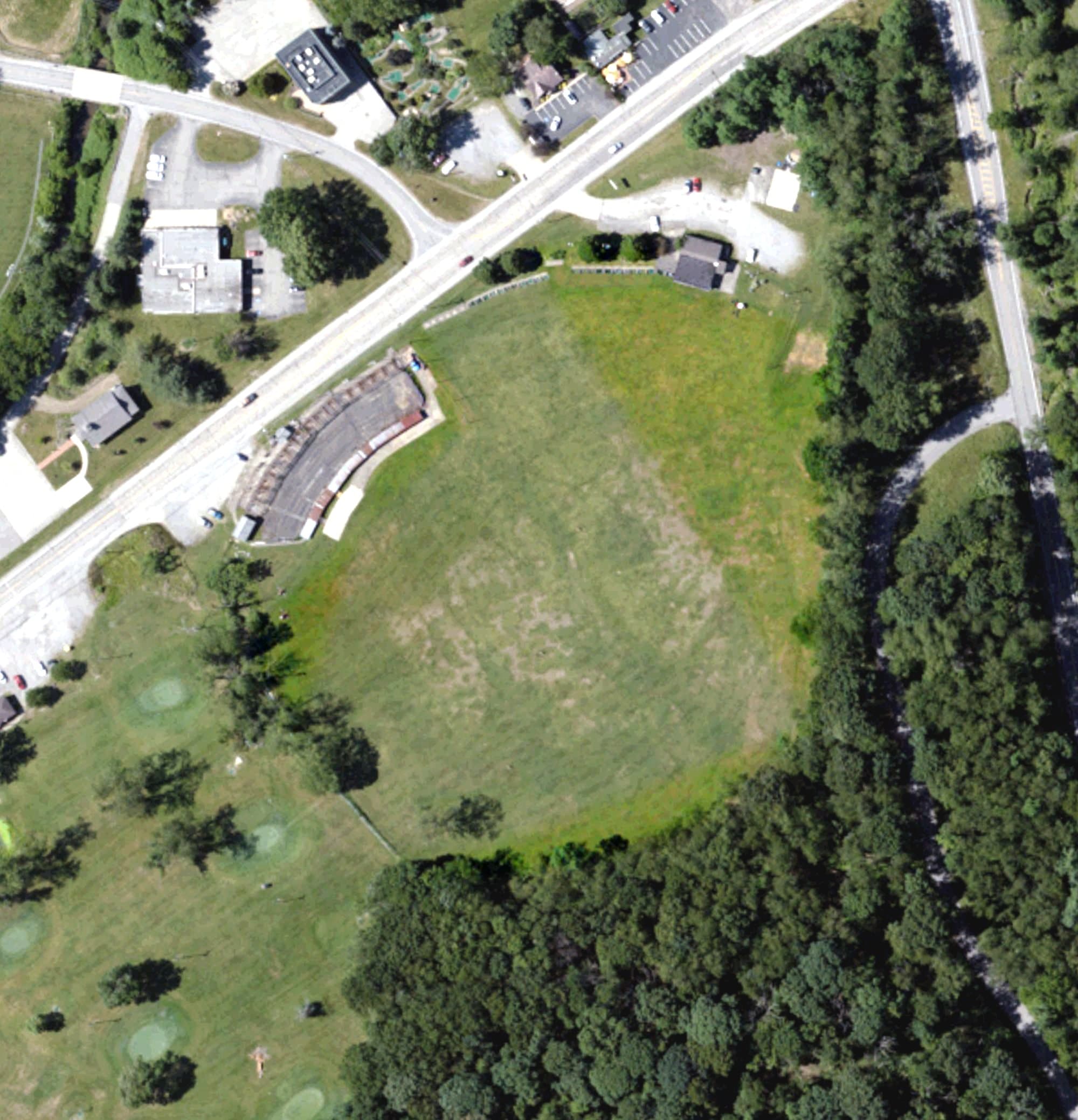 Aerial view of North Park Driving Range, PA, with its hole routing marked