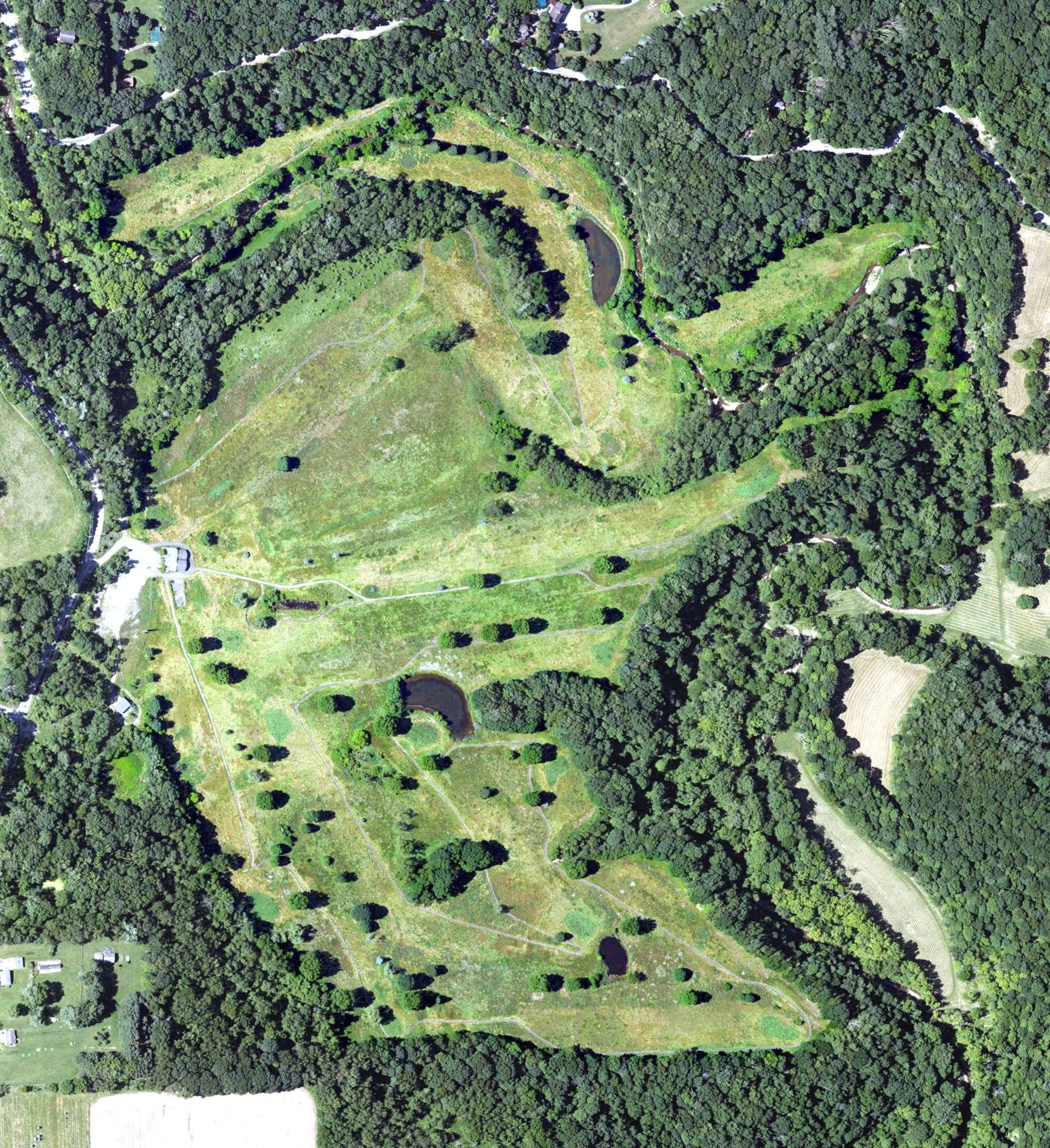 Aerial view of Rose Ridge Golf Course, PA, with its hole routing marked