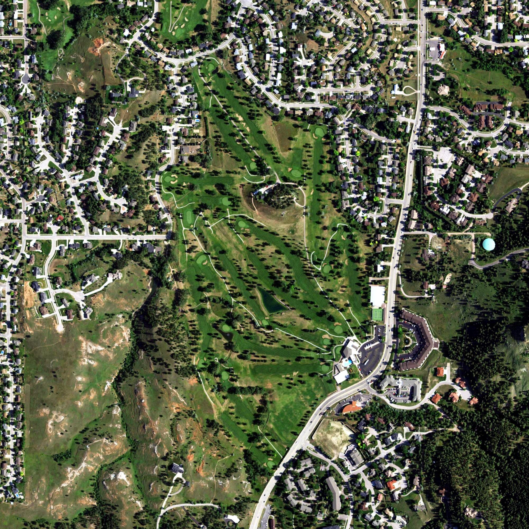 Aerial view of Arrowhead Club, SD, with its hole routing marked