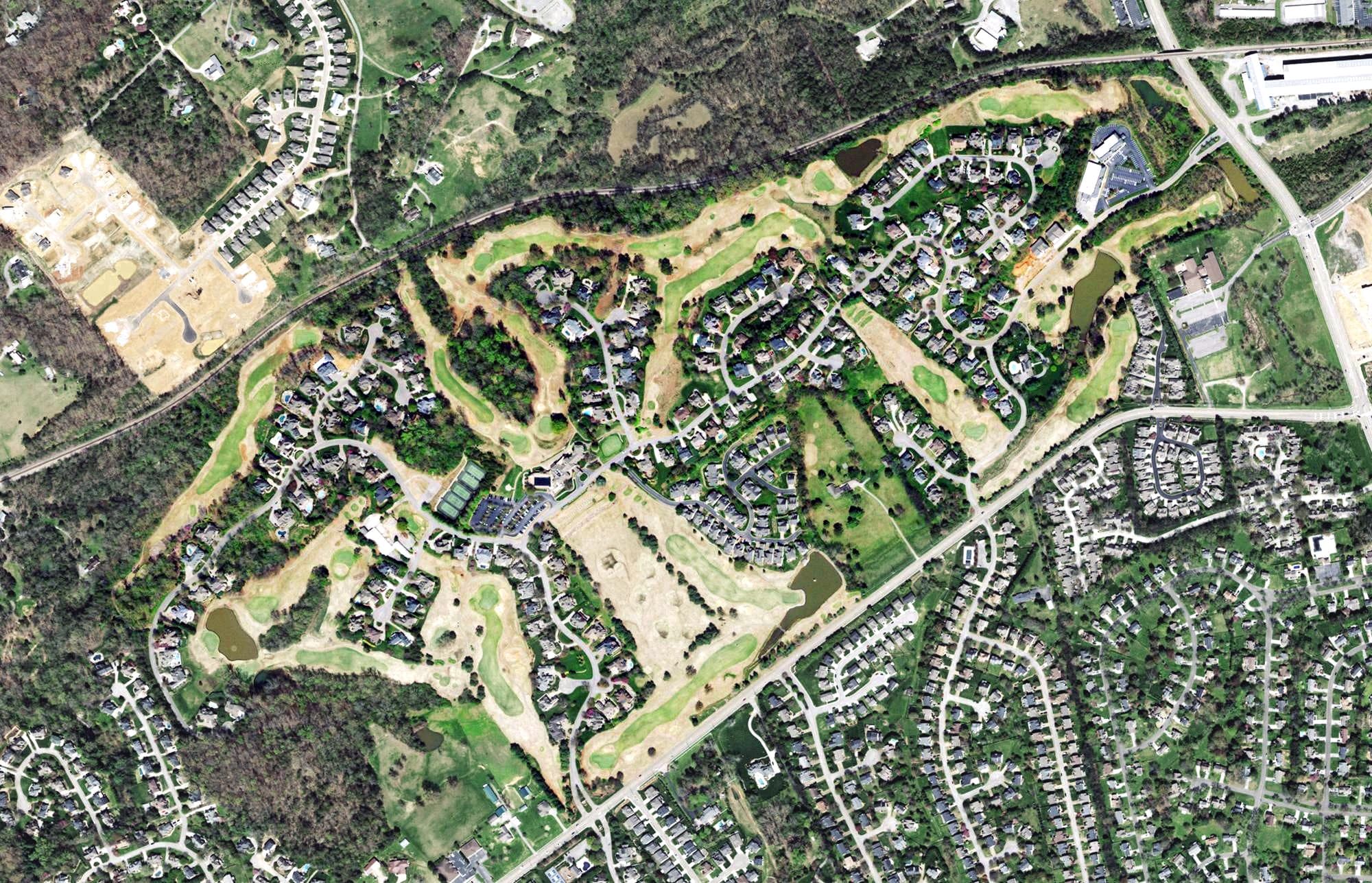Aerial view of Gettysvue Golf & Country Club, TN, with its hole routing marked