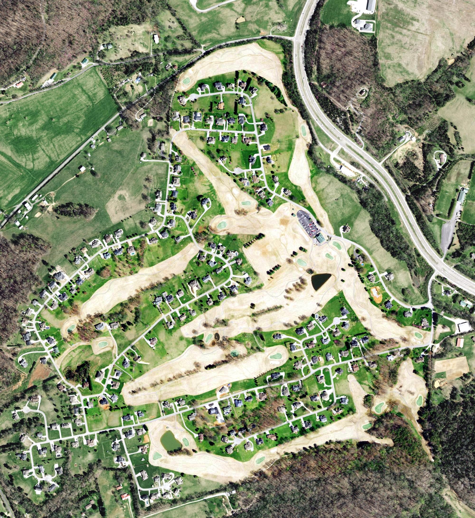 Aerial view of Patriot Hills Golf Club, TN, with its hole routing marked
