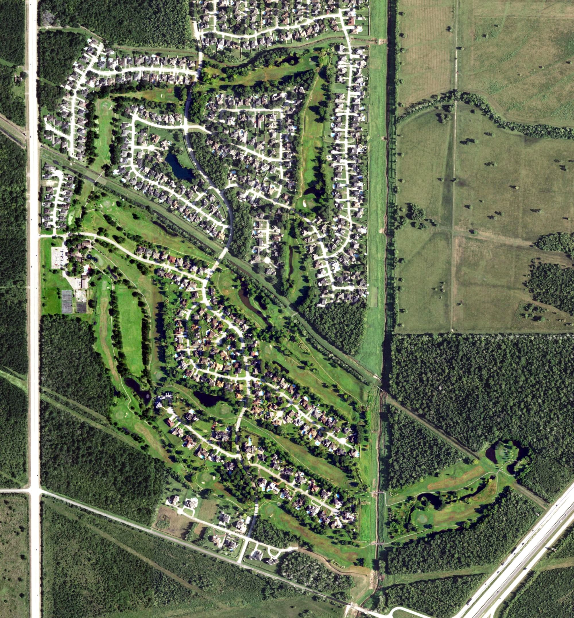 Aerial view of Brentwood Country Club, TX, with its hole routing marked
