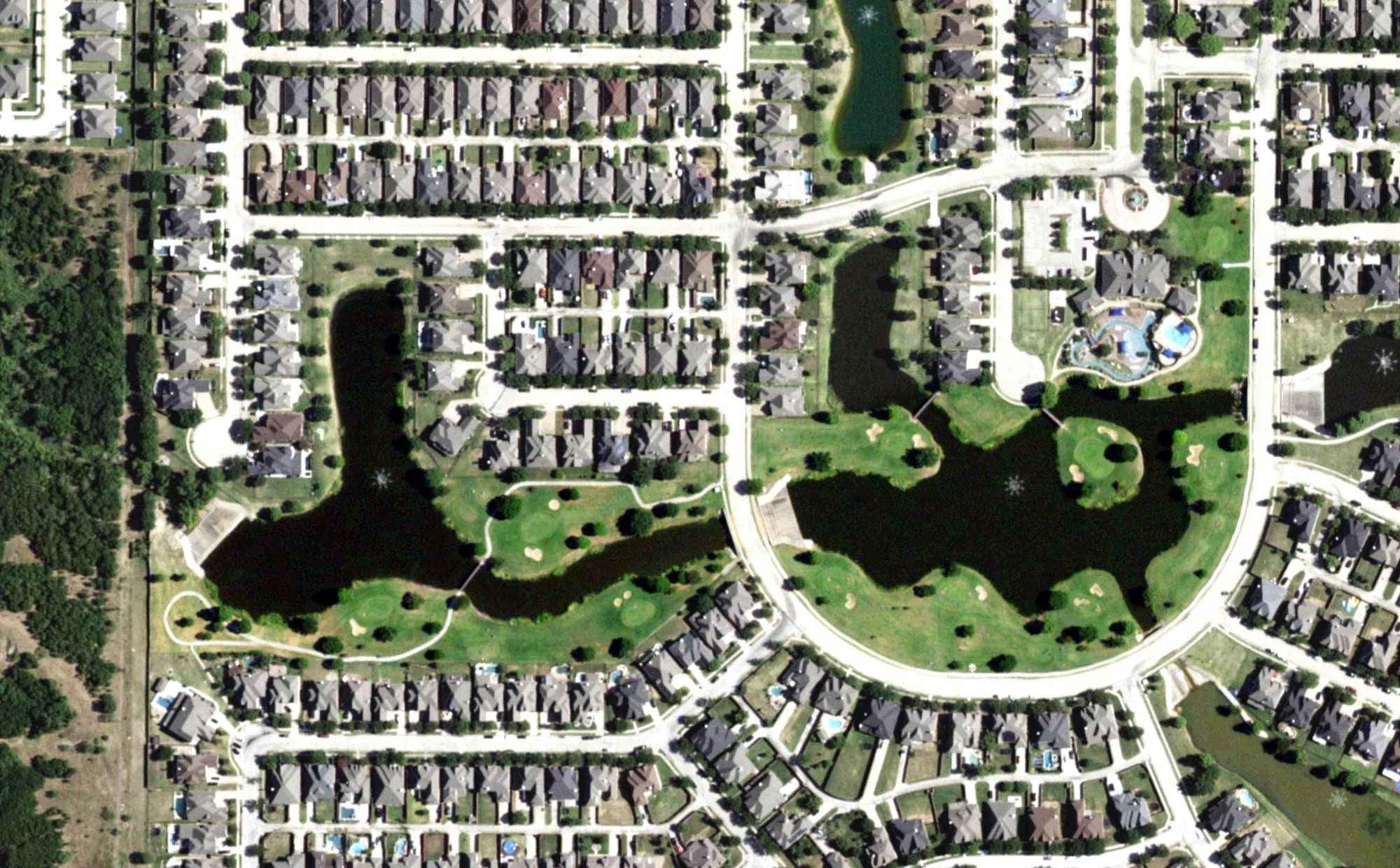 Aerial view of Heritage Lakes Golf Course, TX, with its hole routing marked