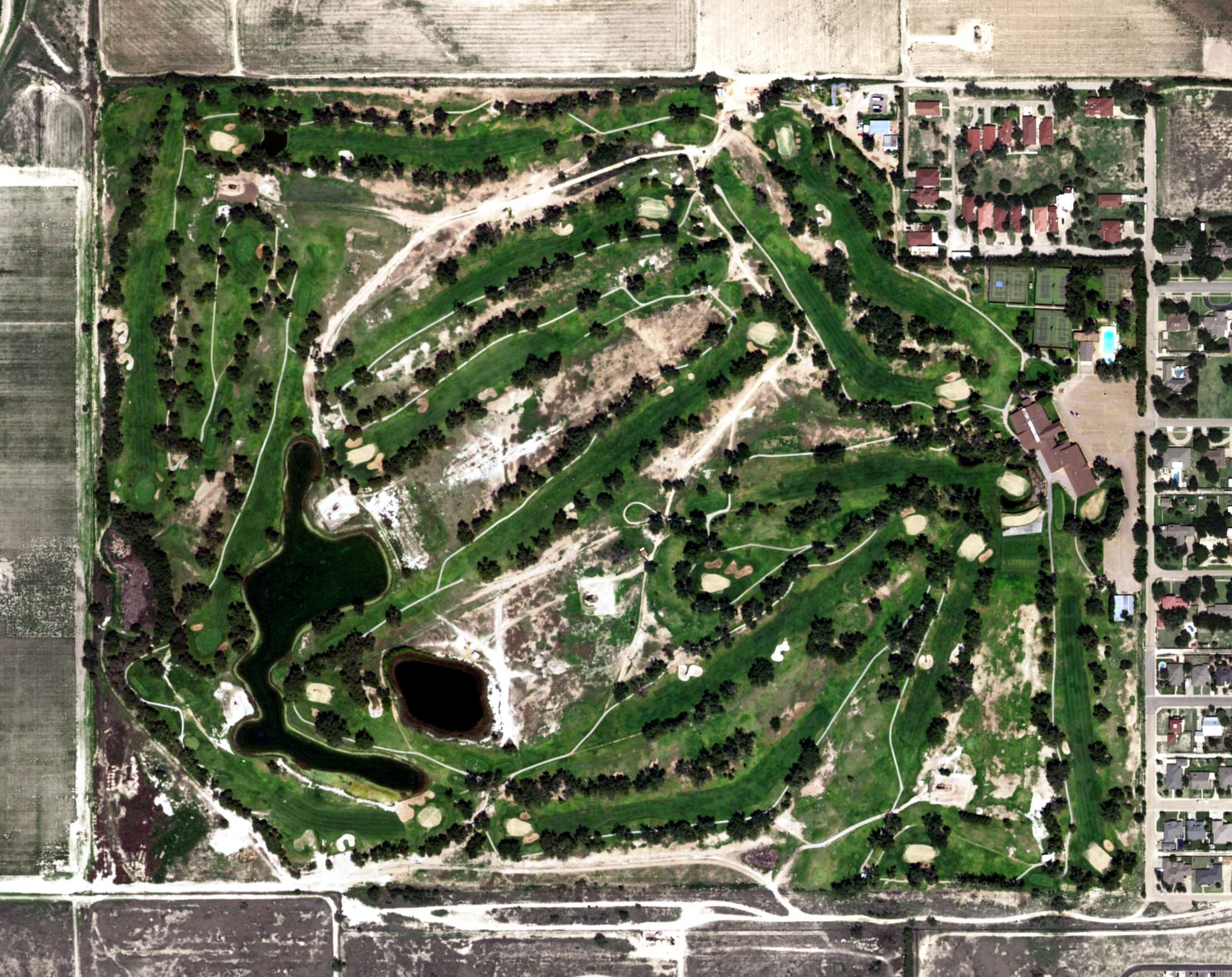 Aerial view of Hillcrest Golf & Country Club, TX, with its hole routing marked