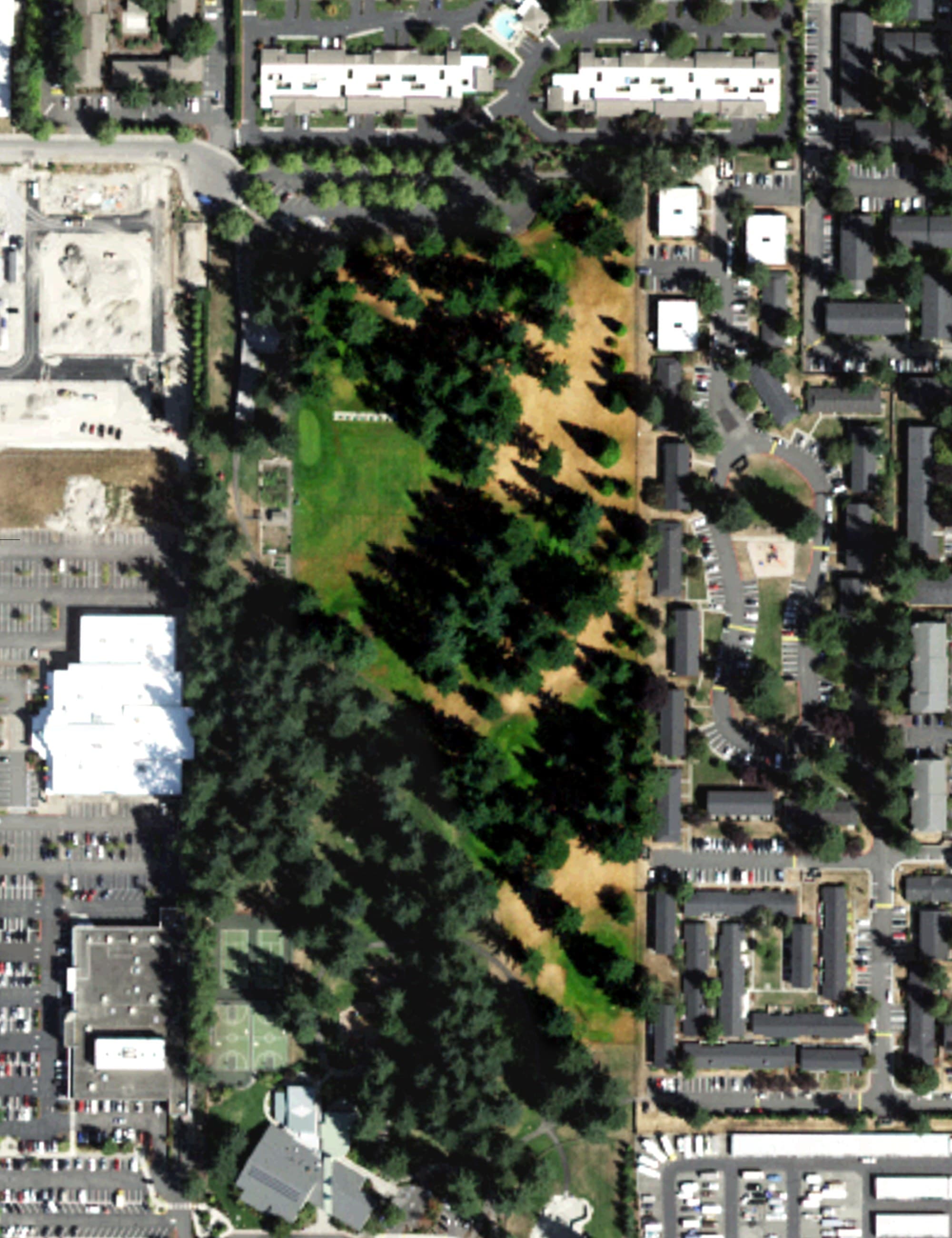 Aerial view of Crossroads Par 3 Golf Course, WA, with its hole routing marked