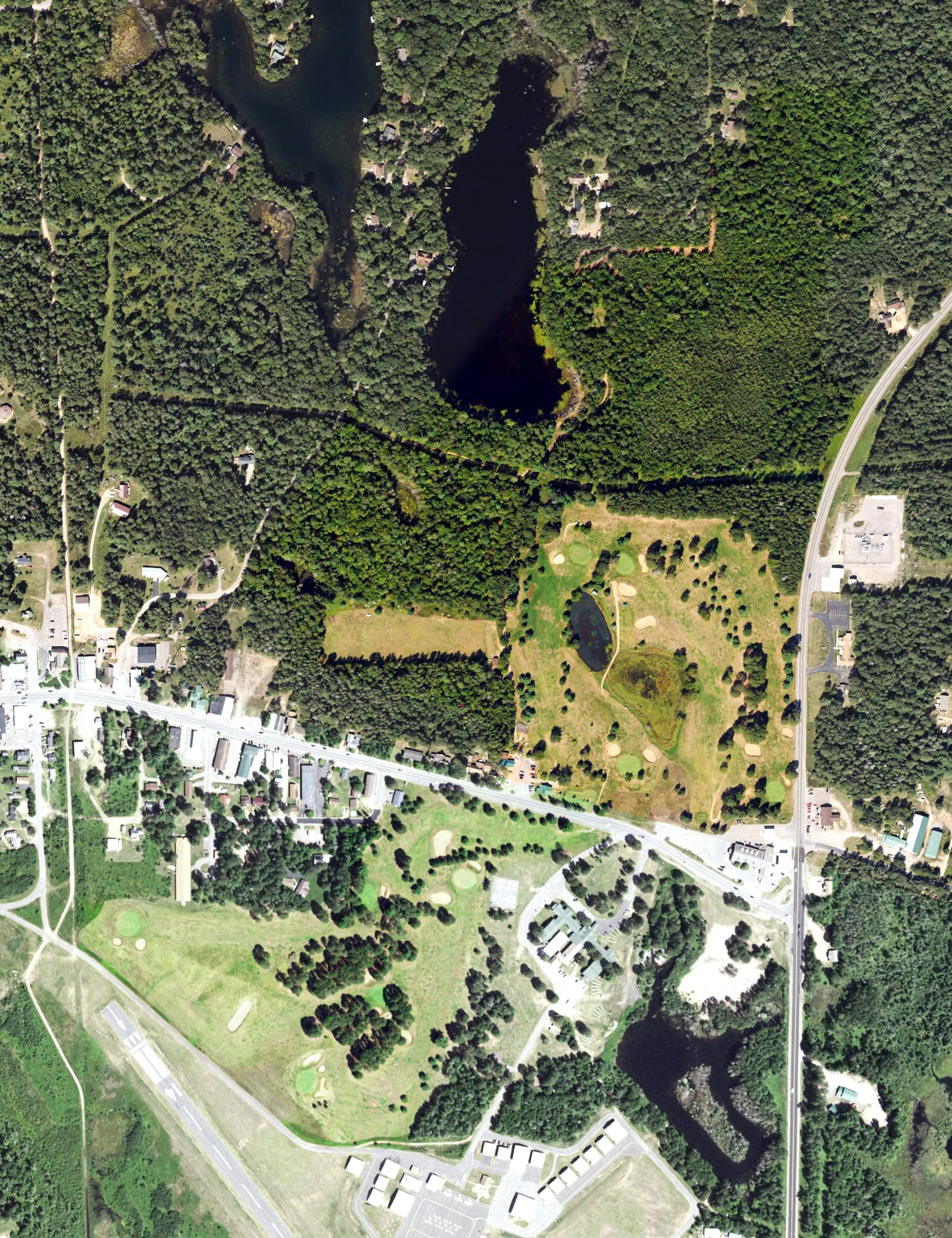 Aerial view of Gateway Lodge Golf Course, WI, with its hole routing marked