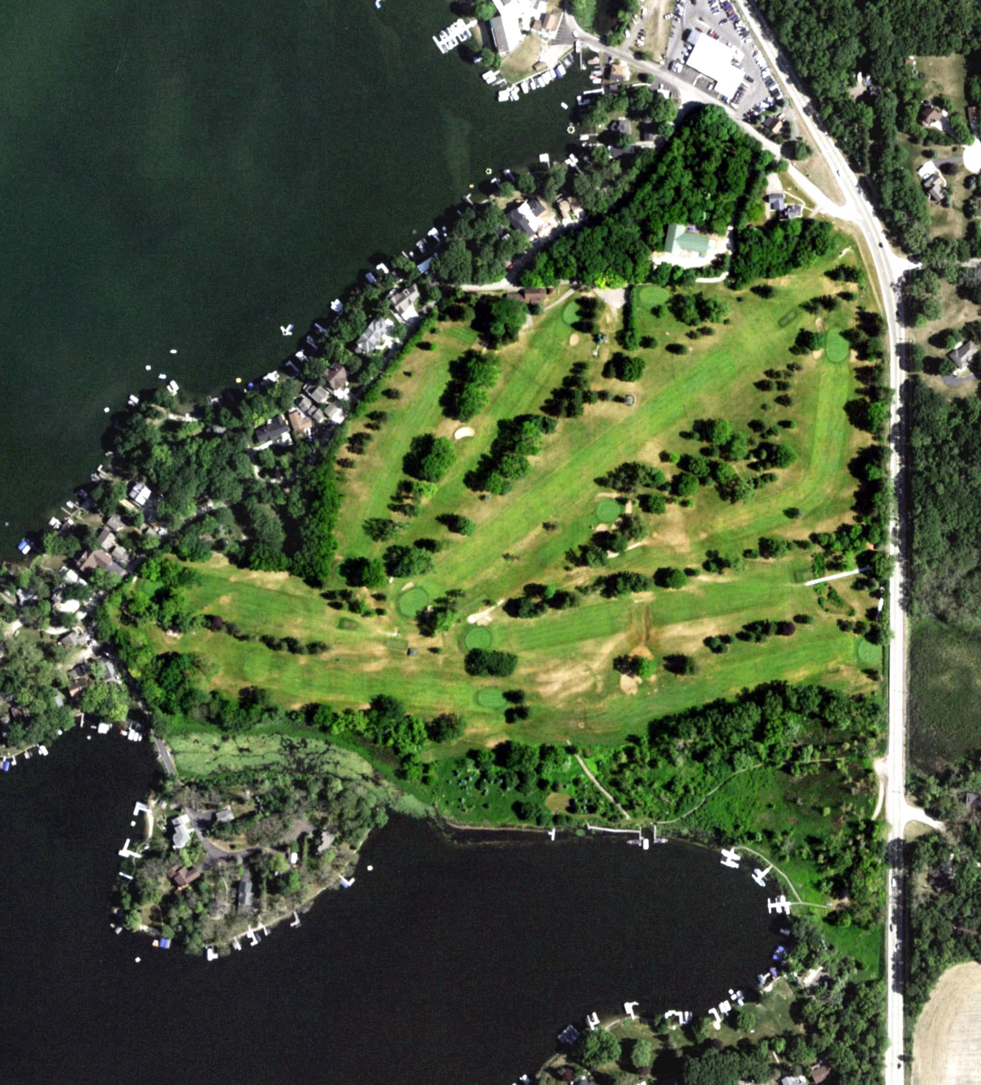 Aerial view of Lauderdale Lakes Country Club, WI, with its hole routing marked