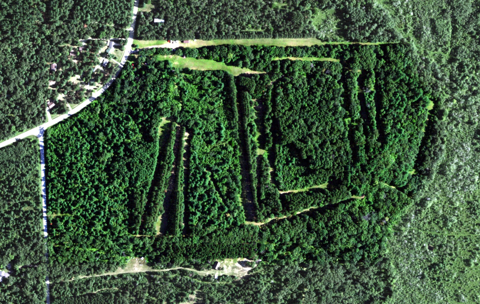 Aerial view of Northern FonDuLac Archery Golf, WI, with its hole routing marked