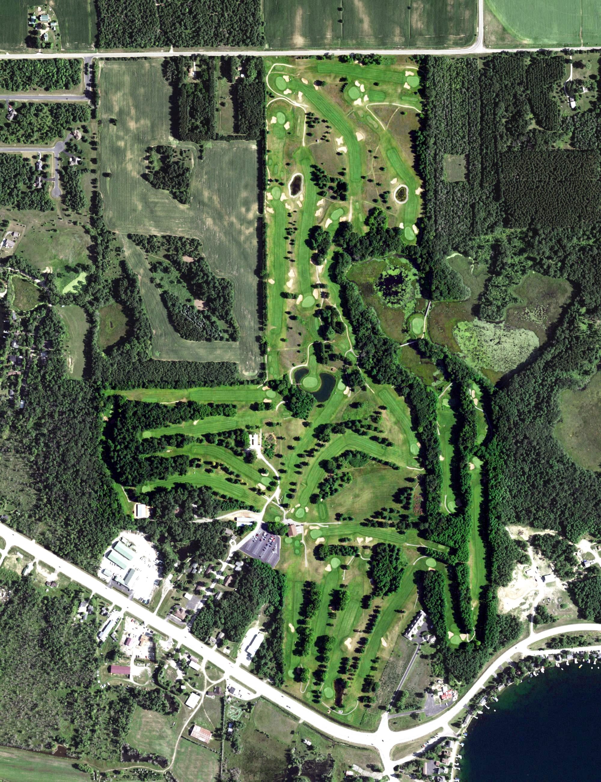 Aerial view of Waushara Country Club, WI, with its hole routing marked