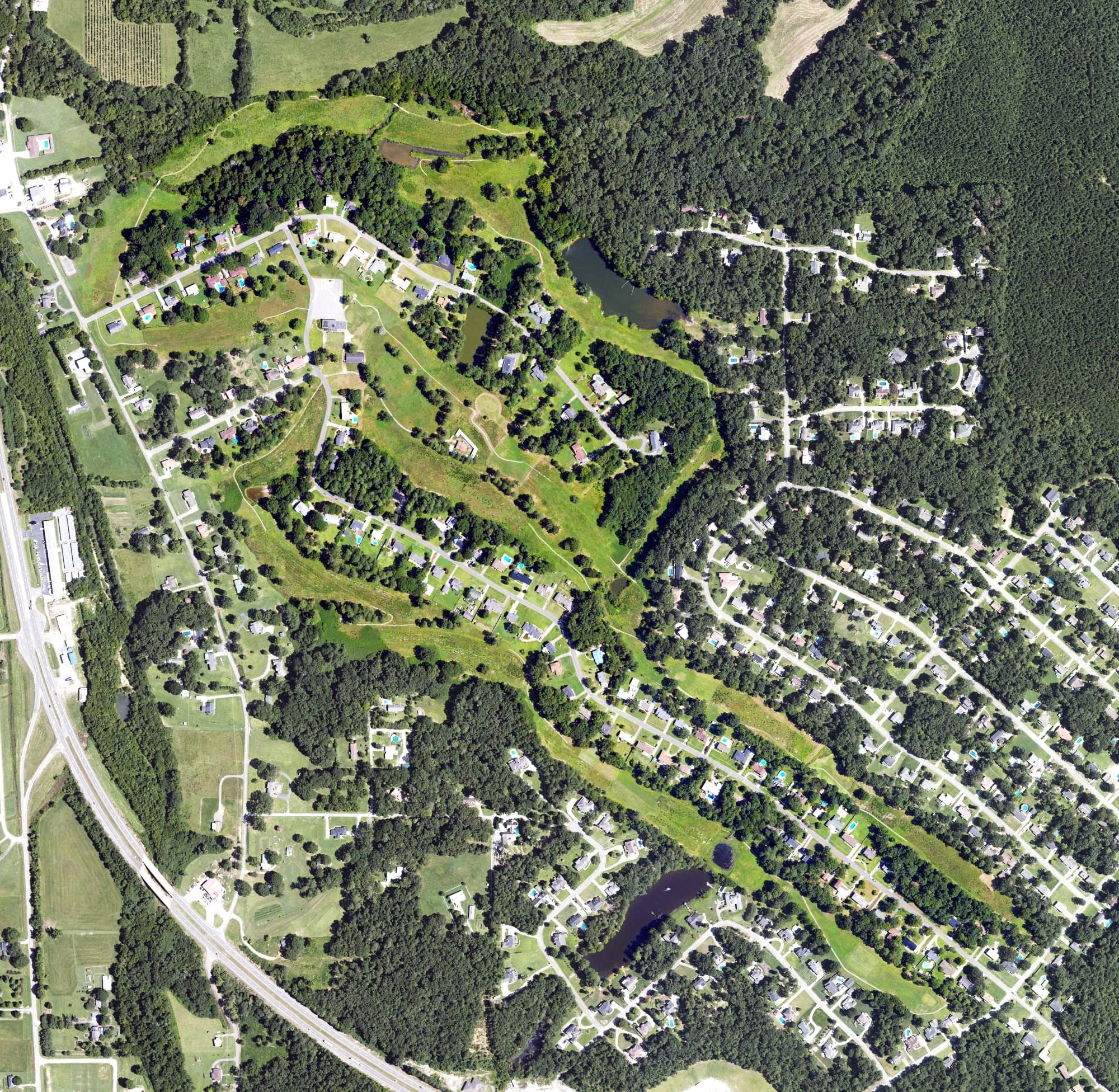 Aerial view of Indian Oaks Golf Club, AL, with its hole routing marked