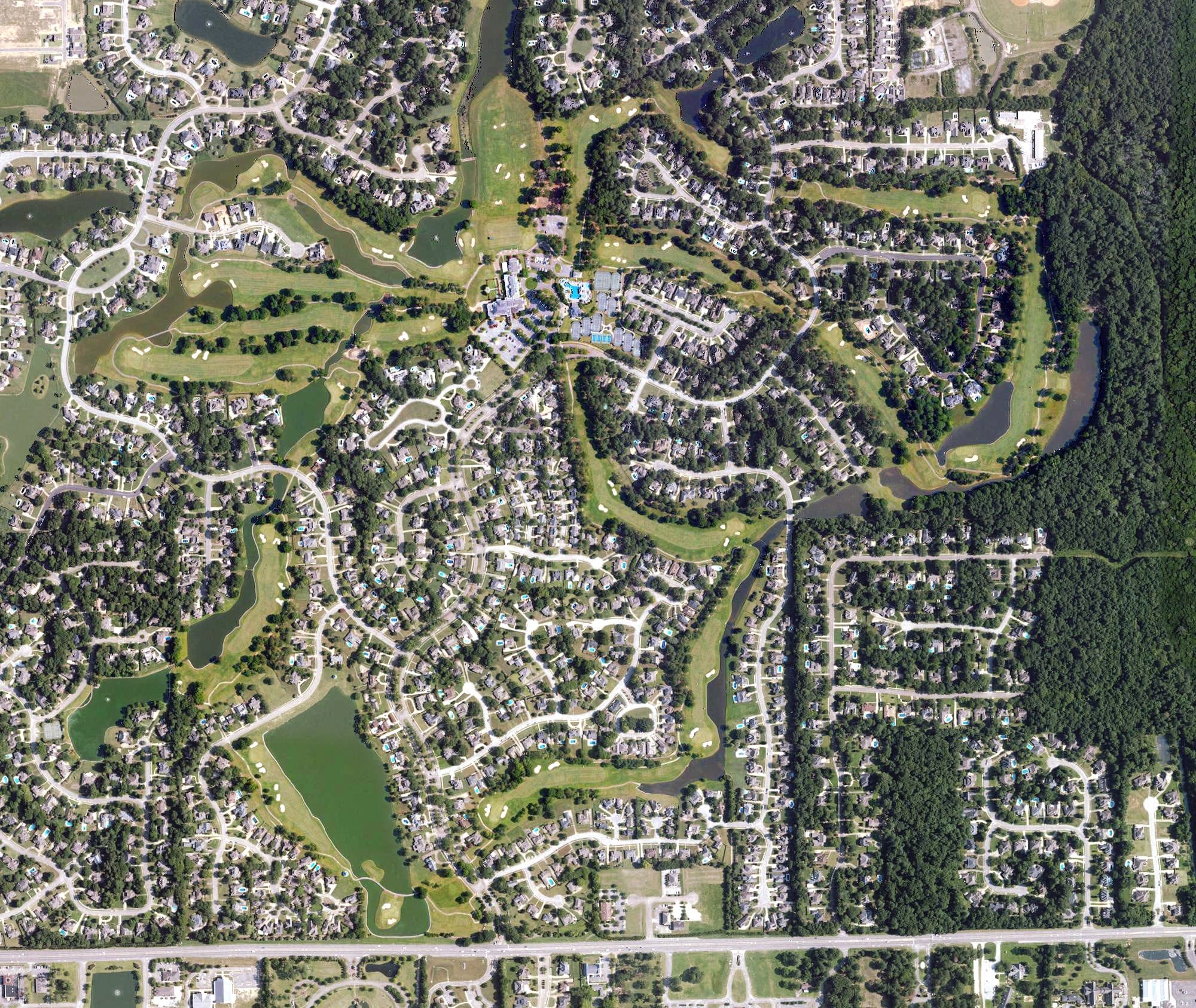 Aerial view of Wynlakes Golf and Country Club, AL, with its hole routing marked
