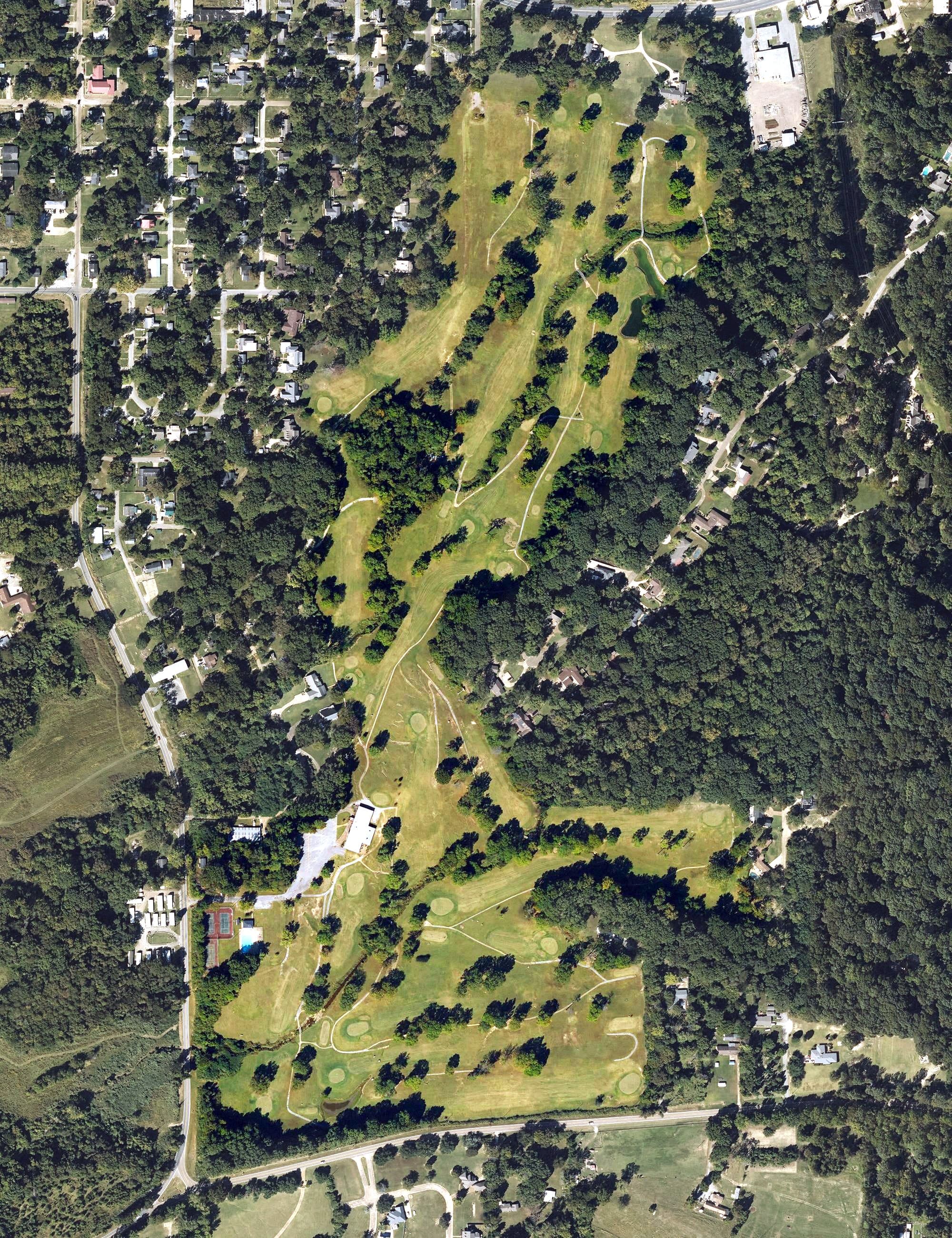 Aerial view of Helena Country Club, AR, with its hole routing marked