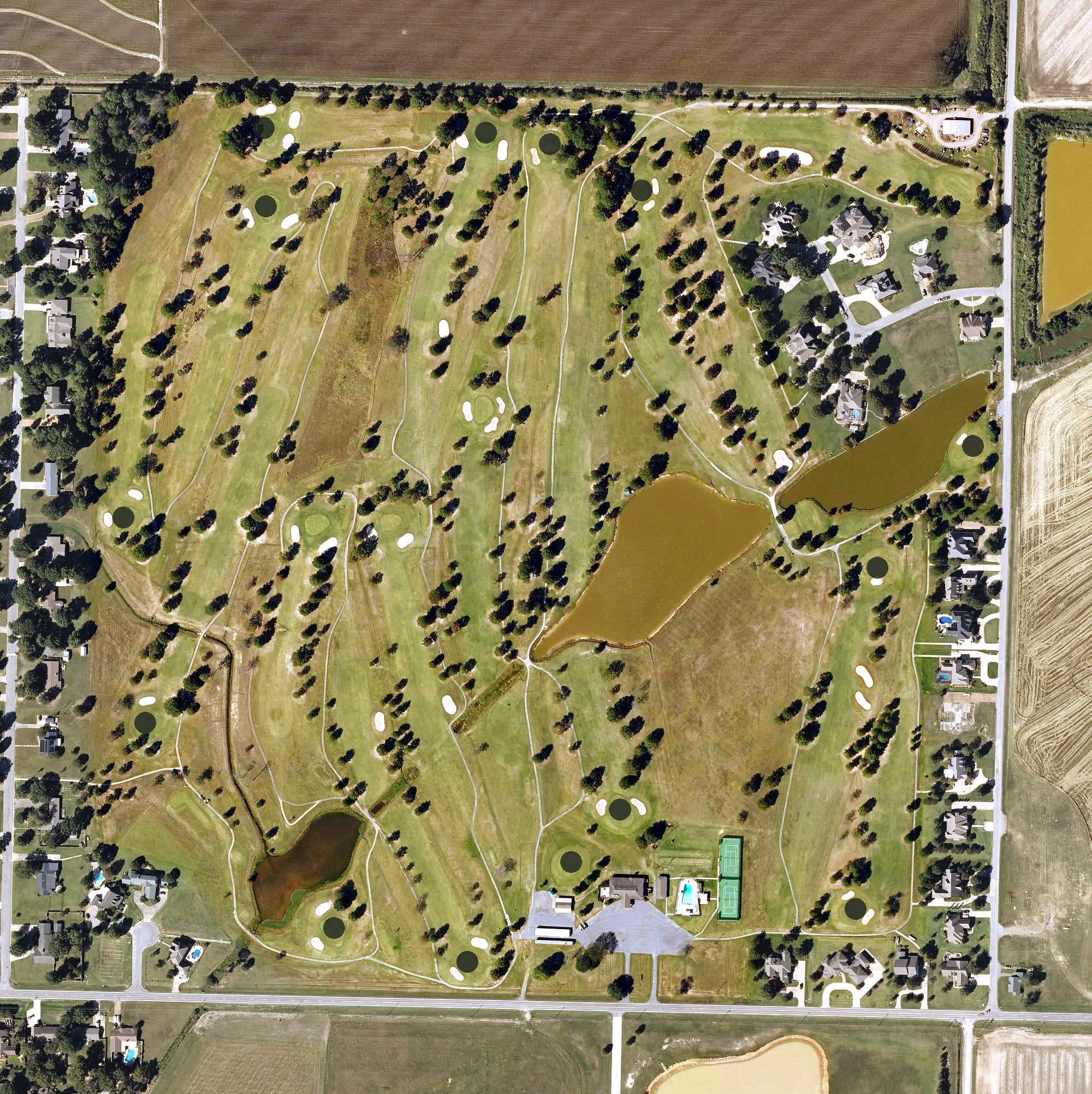 Aerial view of Stuttgart Country Club, AR, with its hole routing marked