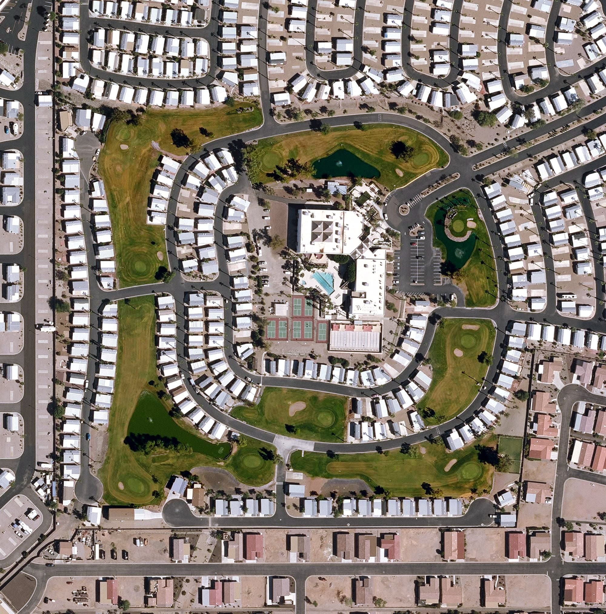 Aerial view of Gold Canyon RV & Golf Resort, AZ, with its hole routing marked