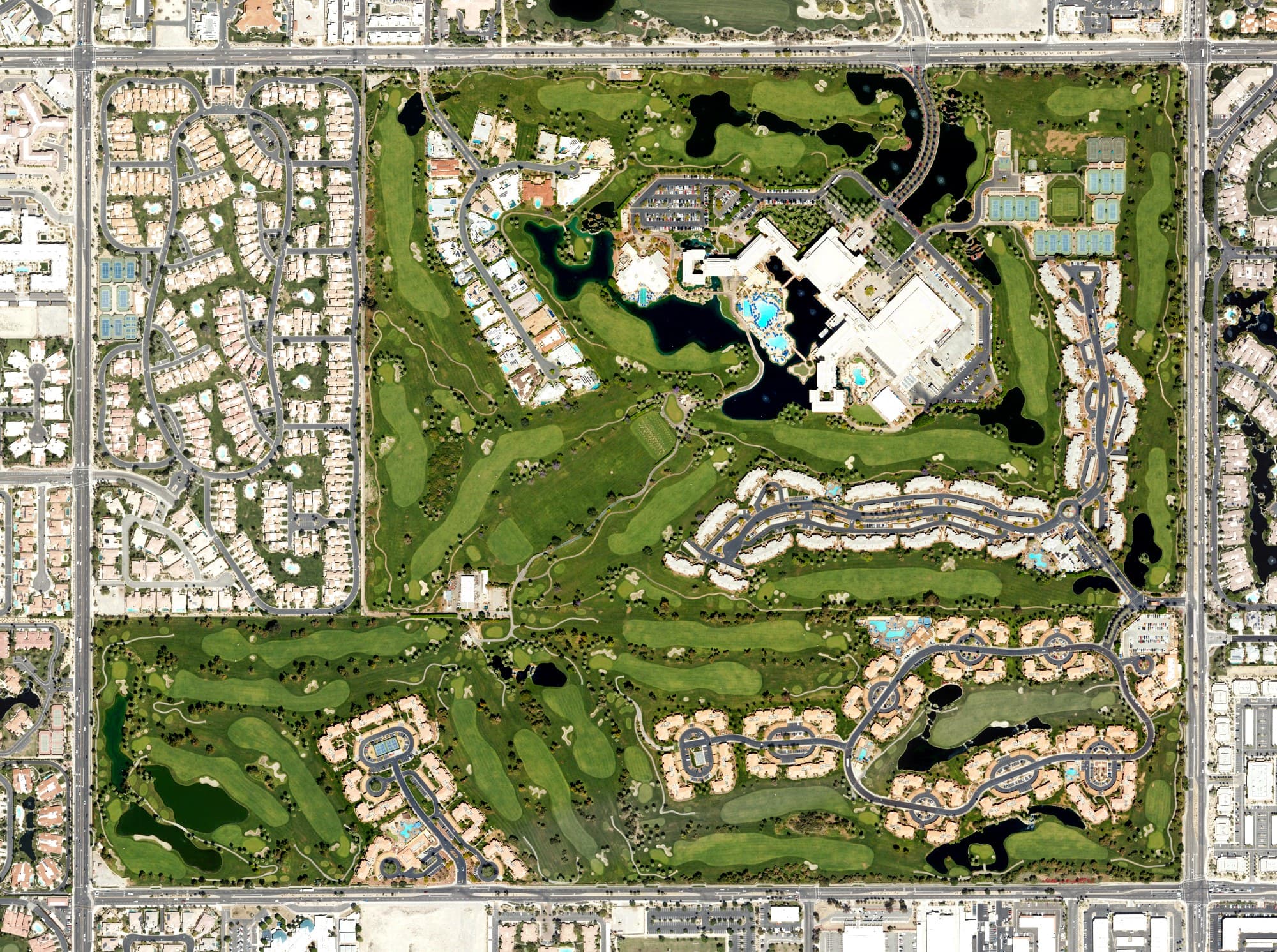 Aerial view of Desert Springs, CA, with its hole routing marked