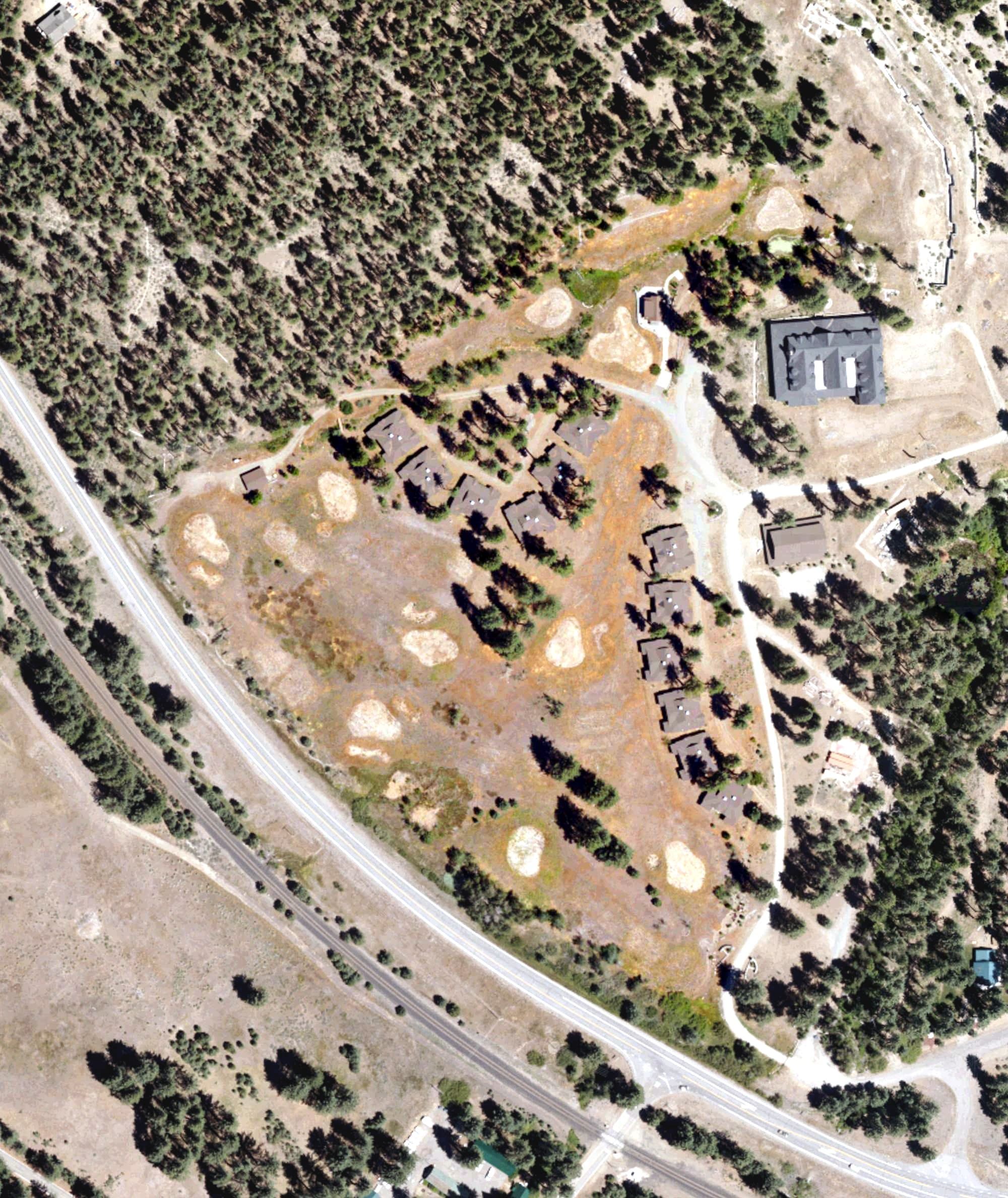 Aerial view of Feather River Inn, CA, with its hole routing marked