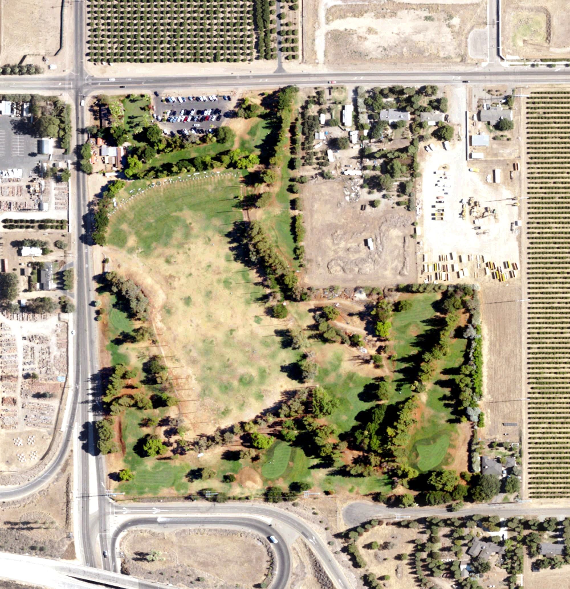 Aerial view of Hank's Shank Par 3 Golf Course, CA, with its hole routing marked