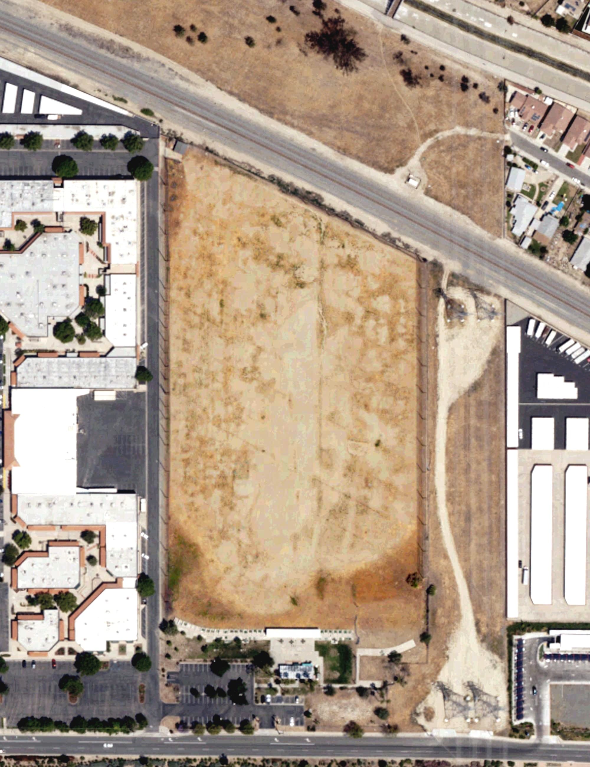 Aerial view of Inland Golf Range, CA, with its hole routing marked